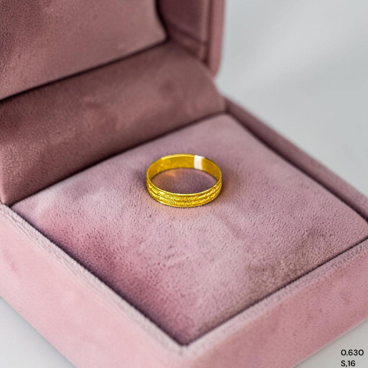 LADIES RING- (H2JHQP)-(SIZE: 16 ) WGT: 0.630 GM APPROX BIS CERTIFIED HUID HALLMARK 9KT GOLD THUMB RING FOR UNISEX 1 PIECE.