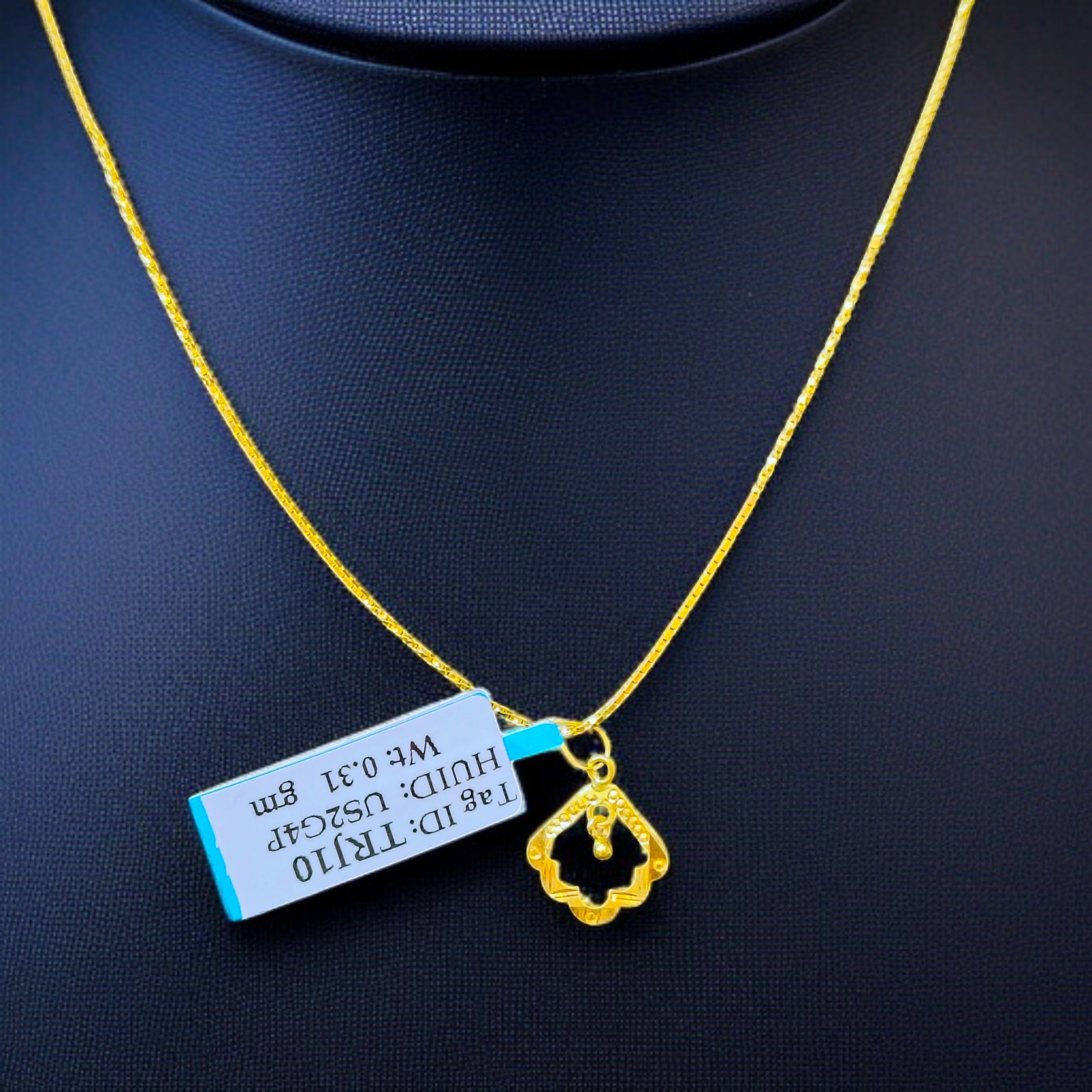 (GLP22) LOCKET WGT: 0.310 GM APPROX BIS CERTIFIED HUID HALLMARK 916 22KT GOLD LOCKET 1 PIECE FOR UNISEX (CHAIN NOT INCLUDED).