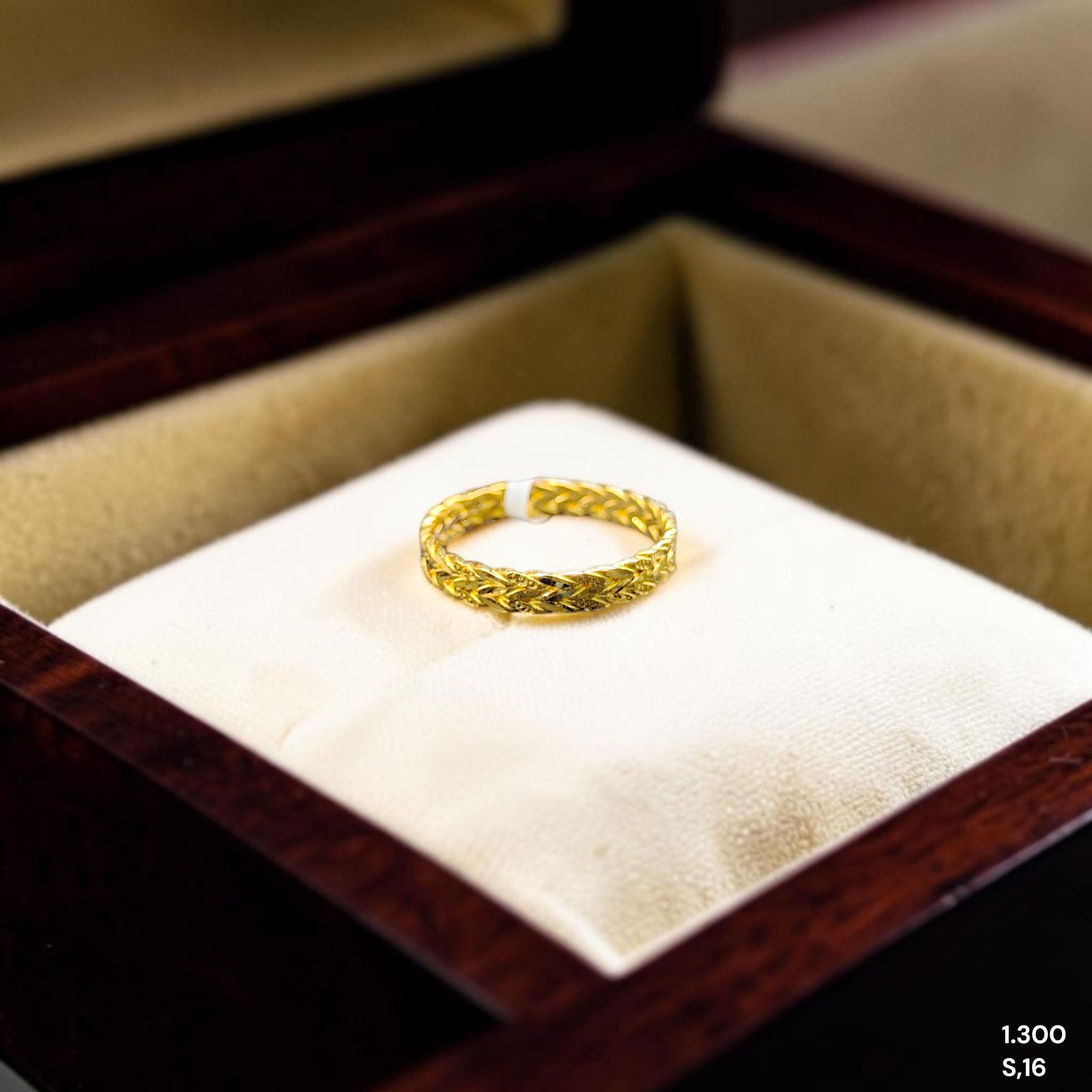 LADIES RING- (SIZE: 16) WGT: 1.300 GM APPROX BIS CERTIFIED HUID HALLMARK 9KT GOLD THUMB RING FOR UNISEX 1 PIECE.