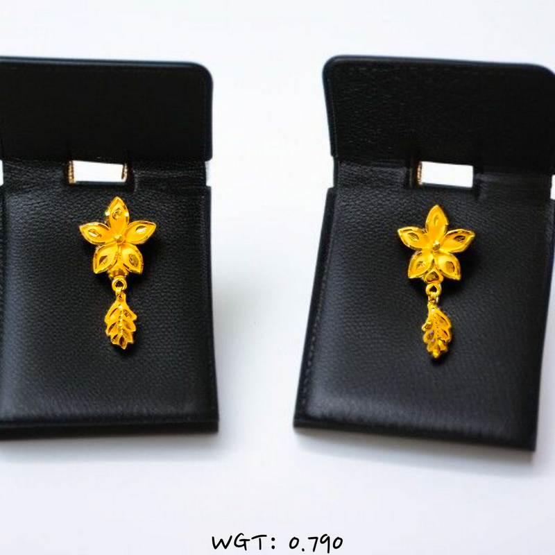 RAJLAXMI WGT: 0.790 GM APPROX HUID HALLMARK 916 22KT GOLD EAR TOPS STUD 1 PAIR FOR REGULAR USE.