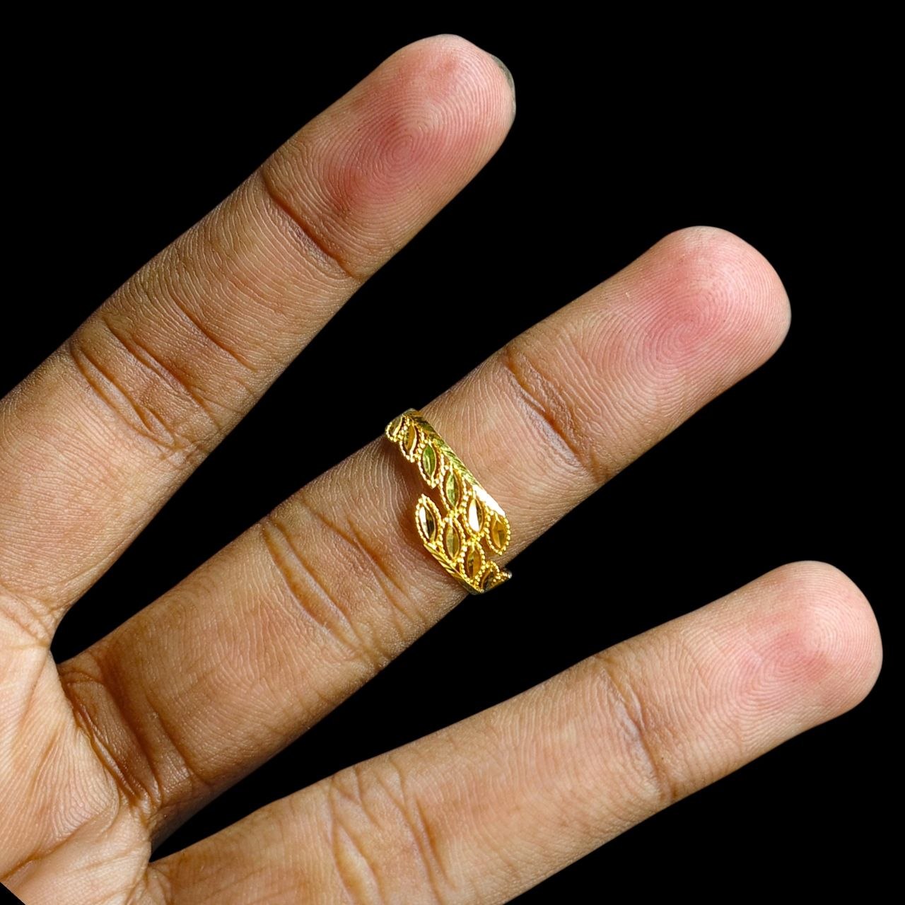 LADIES RING- (SIZE: 16) WGT: 0.810 GM APPROX BIS CERTIFIED HUID HALLMARK 9KT GOLD FINGER RING FOR WOMEN 1 PIECE