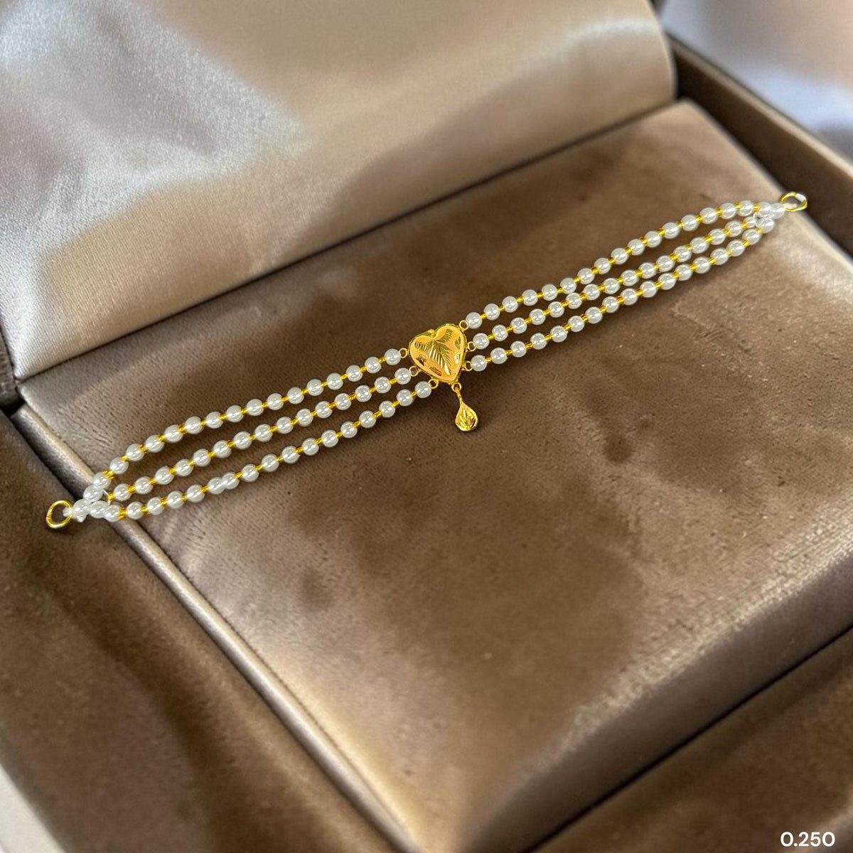 GMC9K- (BNKGCF)-(WGT: 0.250 GM APPROX) BIS CERTIFIED HUID HALLMARK 375 9KT GOLD MOTI CHOKER 1 PIECE WITH ADJUSTABLE TASSEL FOR GIFT IN MARRIAGE.