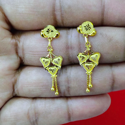 TRJ WGT: 1.540 GM APPROX HUID HALLMARK 22KT GOLD EARRINGS 1 PAIR FOR WOMEN.