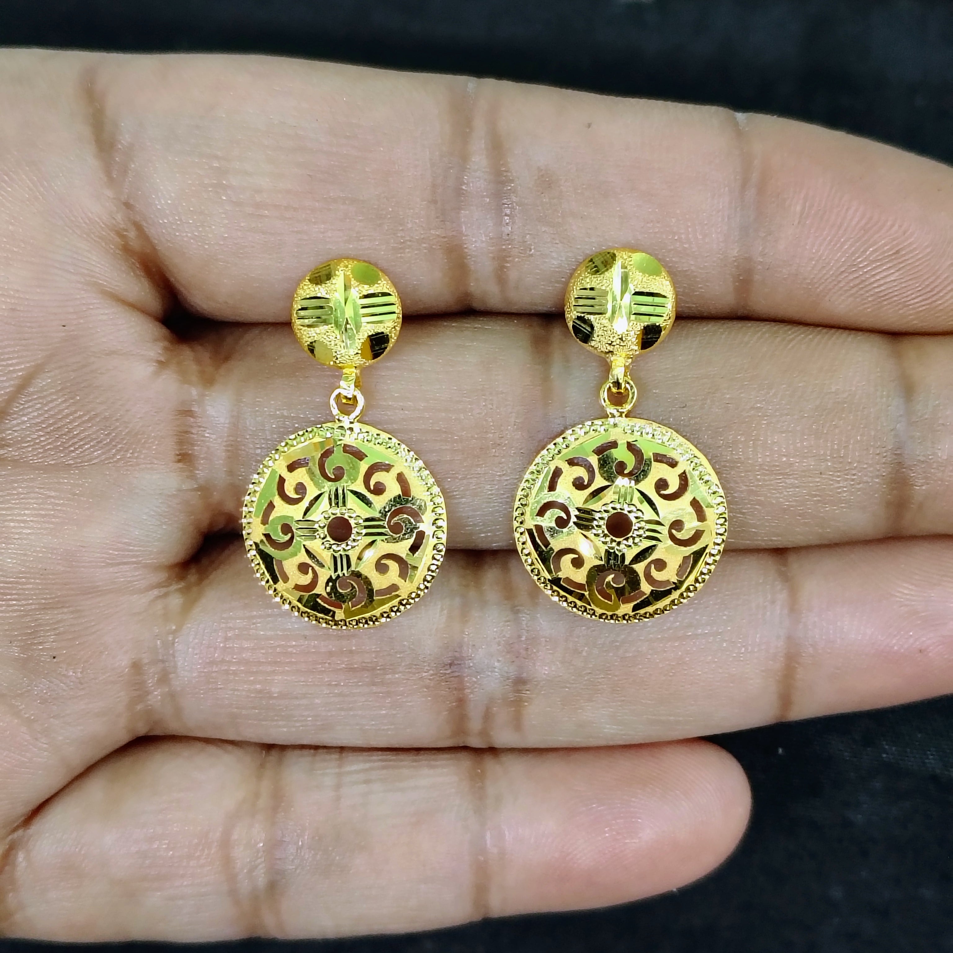 GOLD EARRINGS- WGT: 1.670 GM APPROX BIS CERTIFIED HUID HALLMARK 9KT GOLD EARRINGS 1 PAIR FOR WOMEN (BEST FOR GIFT IN MARRIAGE).