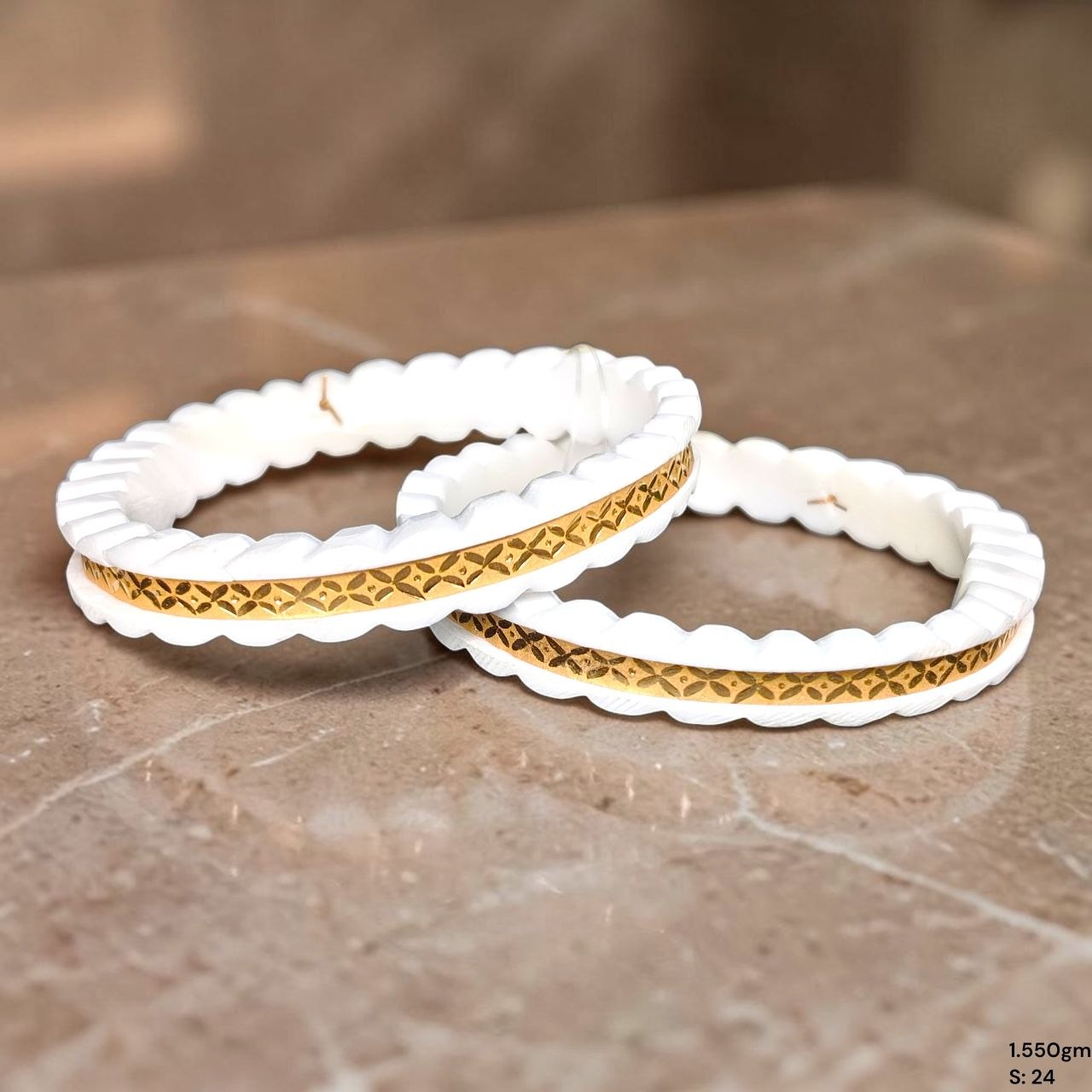 SAKHA BADHANO- (SIZE:24) WGT: 1.550 GM APPROX HUID HALLMARK 22KT GOLD SAKHA BADHANO BANGLES 1 PAIR DESIGN FOR REGULAR USE.