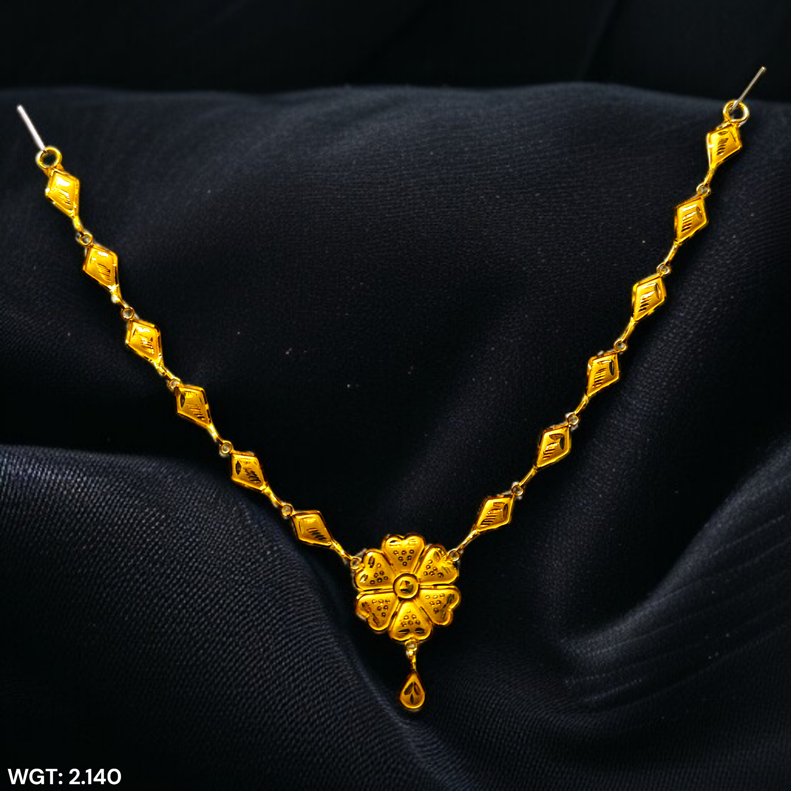 GOLD CHOKER NECKLACE- BIS CERTIFIED HUID HALLMARK 916 22KT GOLD NECKLACE CHOKER (APPROX WGT: 2.140 GM) 1 PIECE FOR WOMEN.