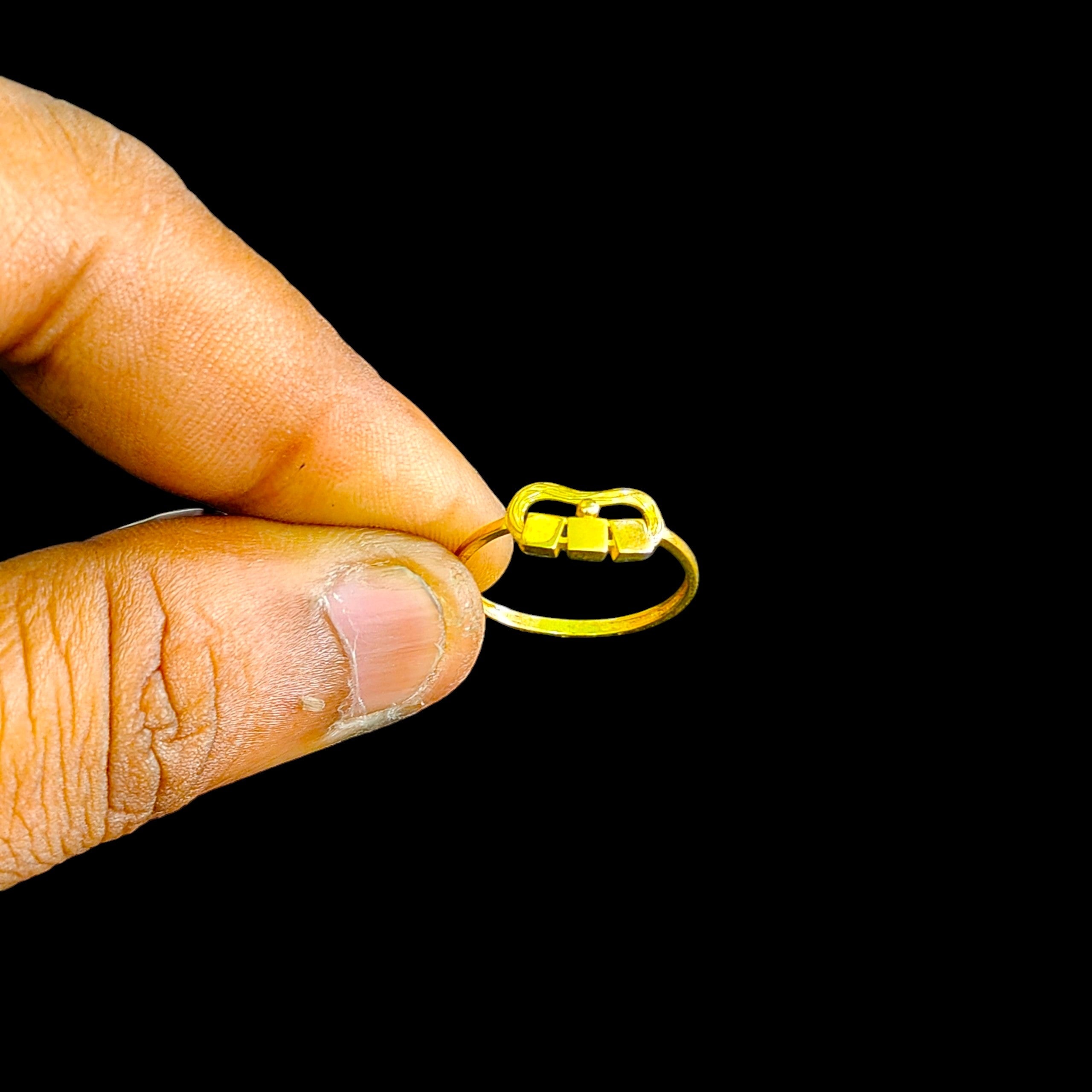 LADIES RING- (SIZE: 13) WGT: 0.740 GM APPROX BIS CERTIFIED HUID HALLMARK 9KT GOLD FINGER RING FOR WOMEN 1 PIECE FOR REGULAR USE.