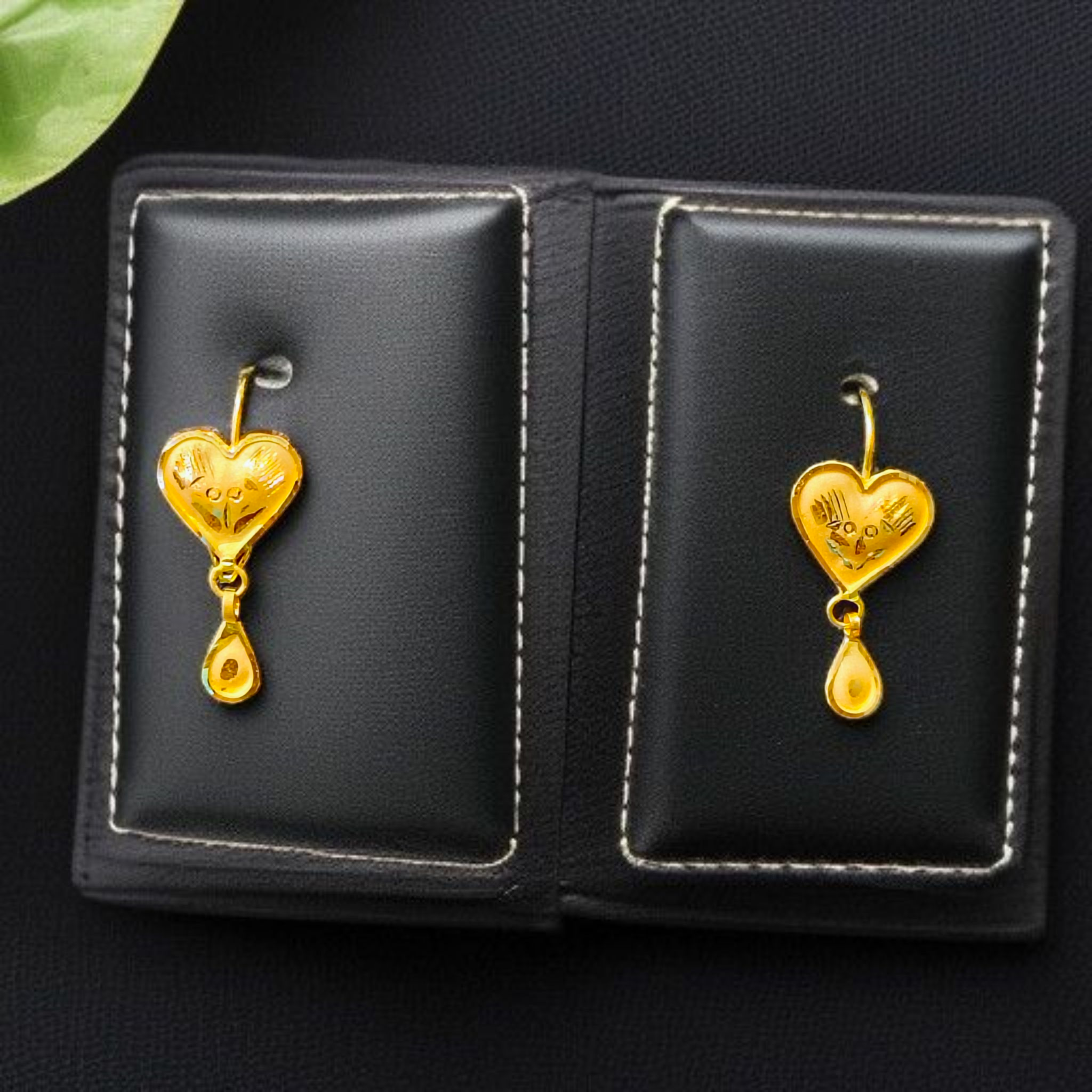 (GEB22) BIS CERTIFIED WGT: 0.850 GM APPROX HUID HALLMARK 916 22KT GOLD LOVE DESIGN SAFETIPIN EARRINGS 1 PAIR FOR WOMEN.