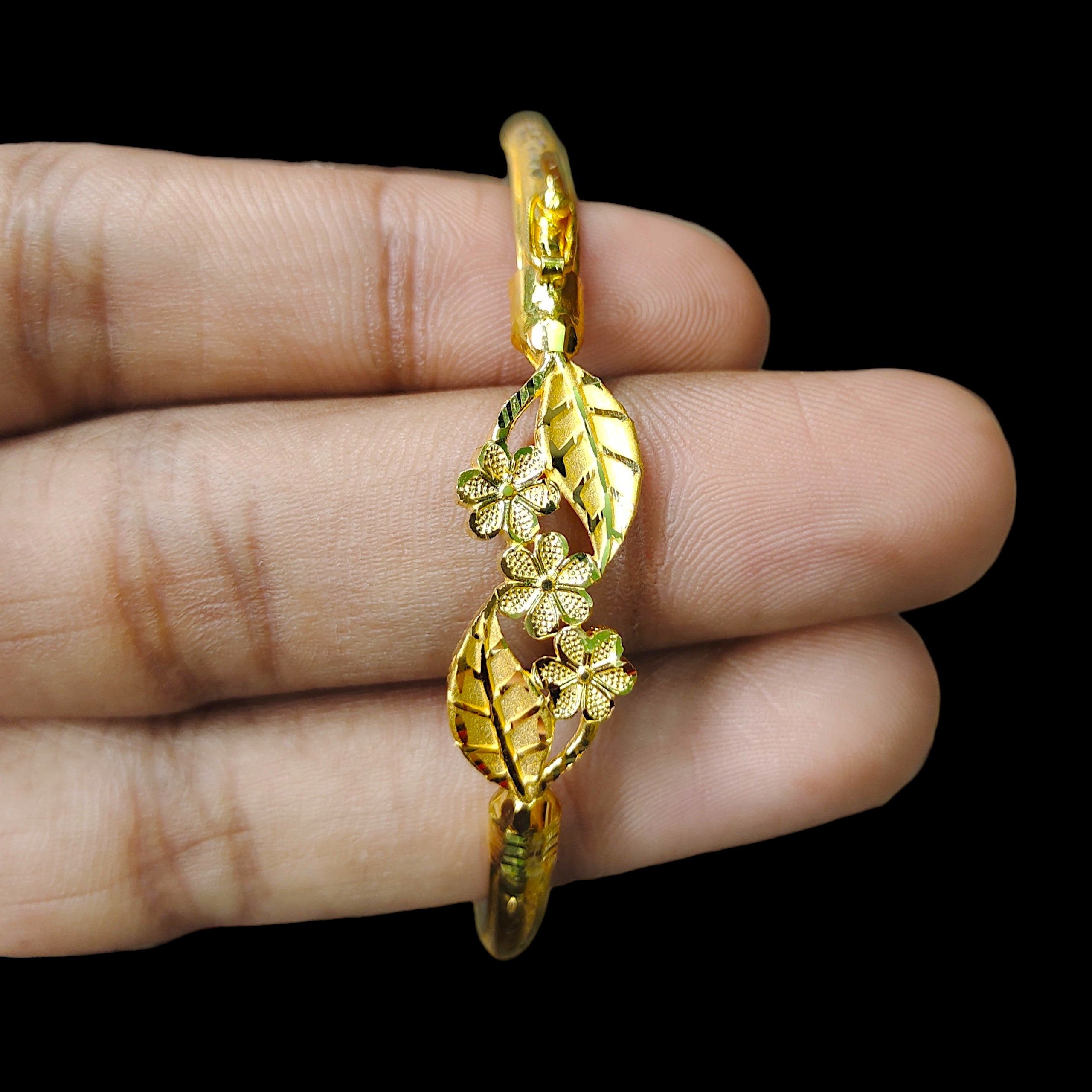 GOLD NOA- (SIZE: 25) WGT: 5.030 GM APPROX BIS CERTIFIED HUID HALLMARK 22KT GOLD BRACELET NOA BADHANO BANGLES 1 PIECE FOR WOMEN. (PF7FGR)