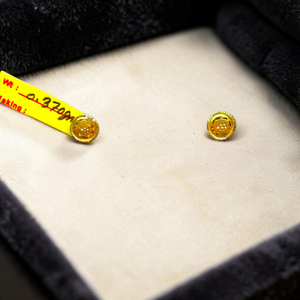 GOLD TOPS- BIS CERTIFIED (WGT: 0.370 GM APPROX) HUID HALLMARK 375 9KT GOLD TOPS 1 PAIR BEST FOR MARRIAGE GIFT.