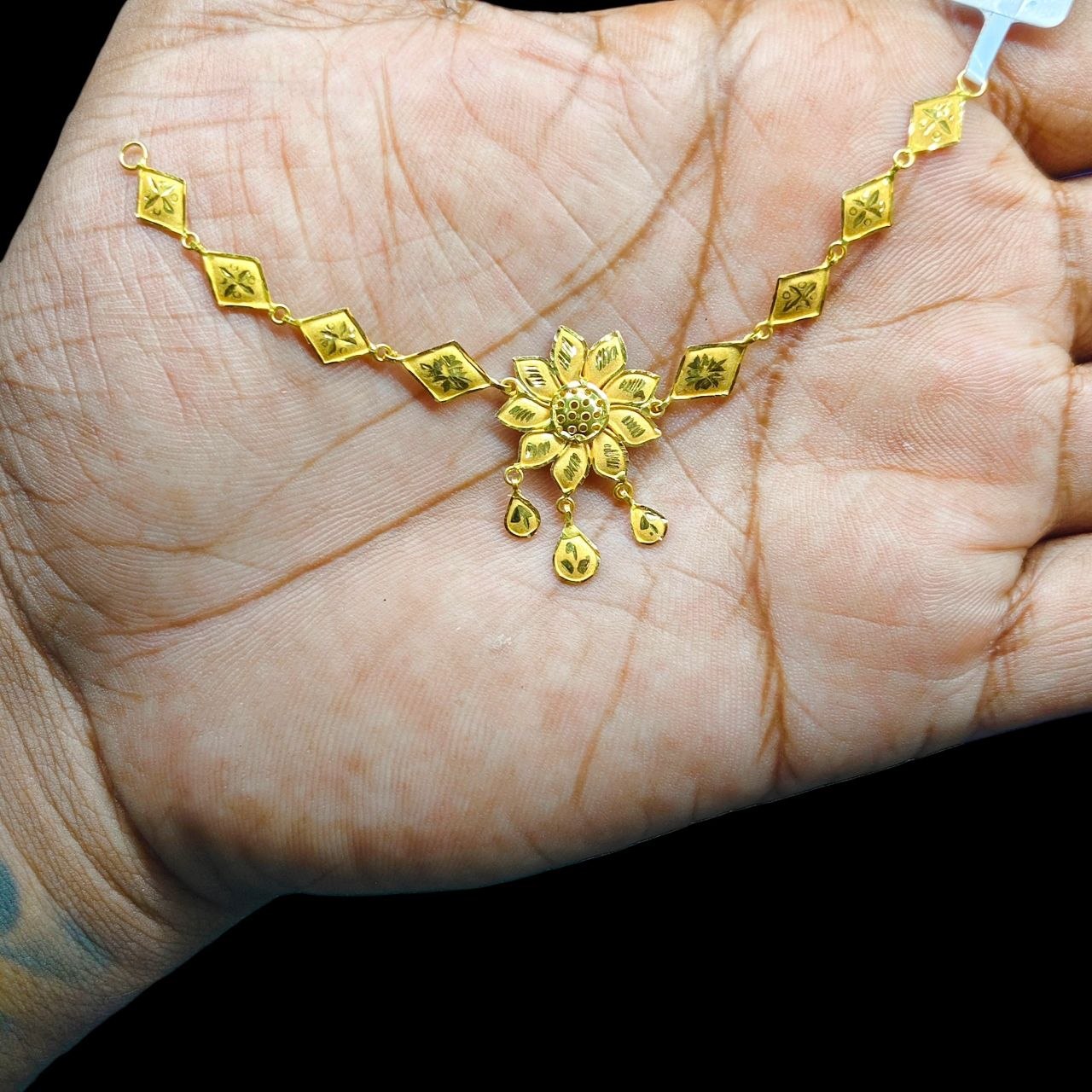 GCN22K- (WGT: 1.660 GM APPROX) BIS CERTIFIED HUID HALLMARK 916 22KT GOLD CHOKER 1 PIECE FOR WOMEN.(71A8SC)