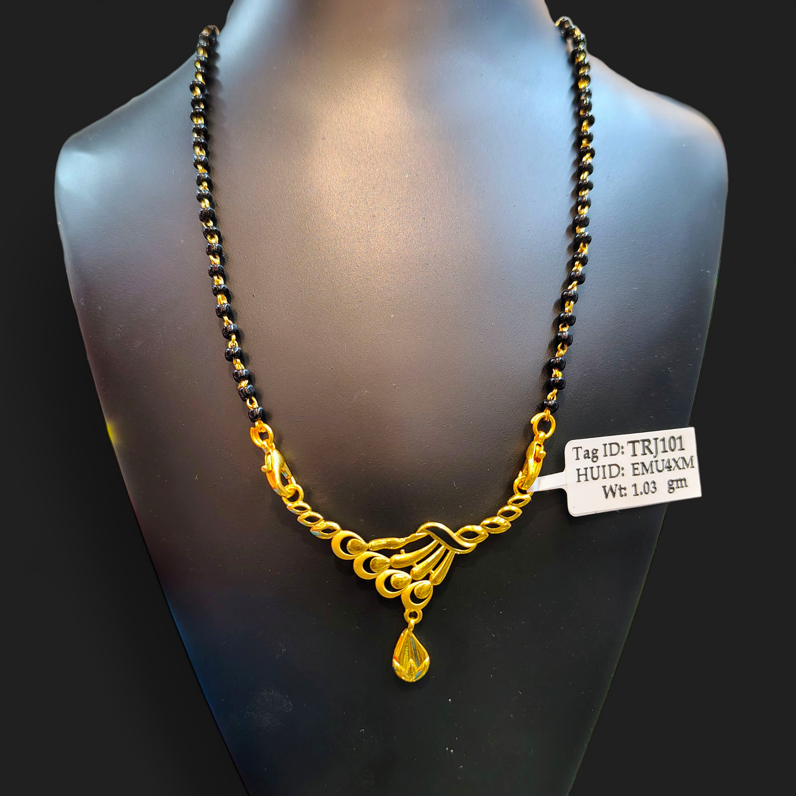 (GPM9) TRJ WGT: 1.030 GM APPROX BIS CERTIFIED HUID HALLMARK 9KT GOLD PENDANT FOR WOMEN 1 PIECE FOR REGULAR USE.