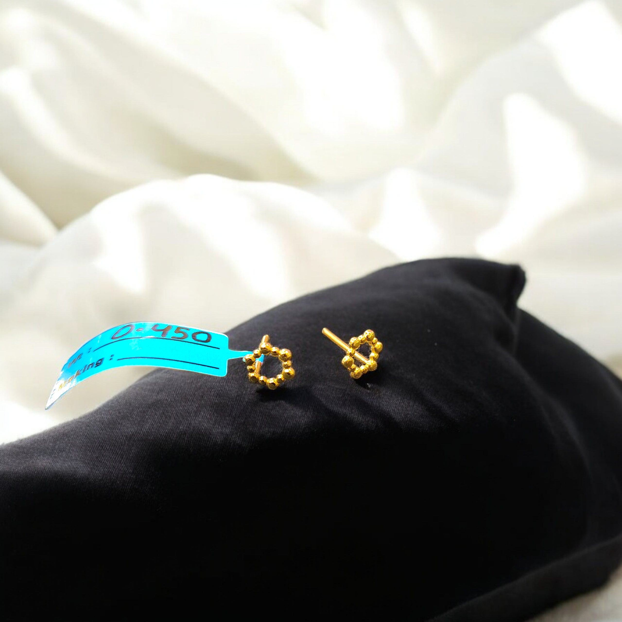 BABY JEWELLERY- TRJ BABY TOPS WGT: 0.450 GM APPROX BIS CERTIFIED HUID HALLMARK 9KT GOLD STUD EARRINGS FOR WOMEN 1 PAIR FOR REGULAR USE.