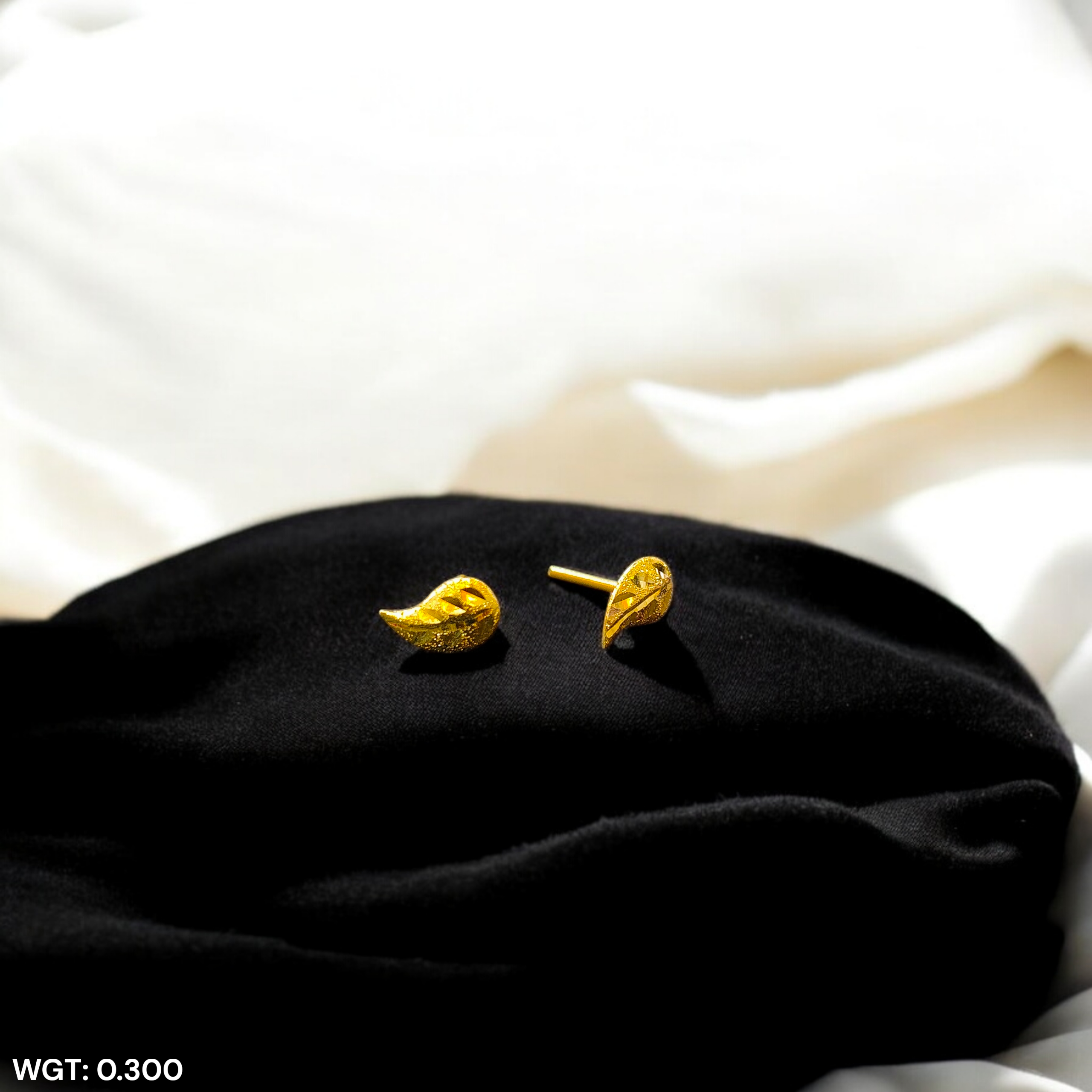 (GSE9) TRJ BABY TOPS WGT: 0.300 GM APPROX BIS CERTIFIED HUID HALLMARK 9KT GOLD STUD EARRINGS FOR WOMEN 1 PAIR FOR REGULAR USE.