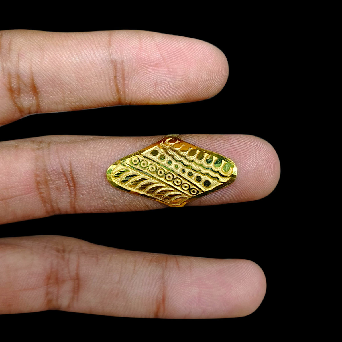 LADIES RING (AGEPSD)-(SIZE: 17) WGT: 0.840 GM APPROX BIS CERTIFIED HUID HALLMARK 375 9KT GOLD RING FOR WOMEN 1 PIECE.