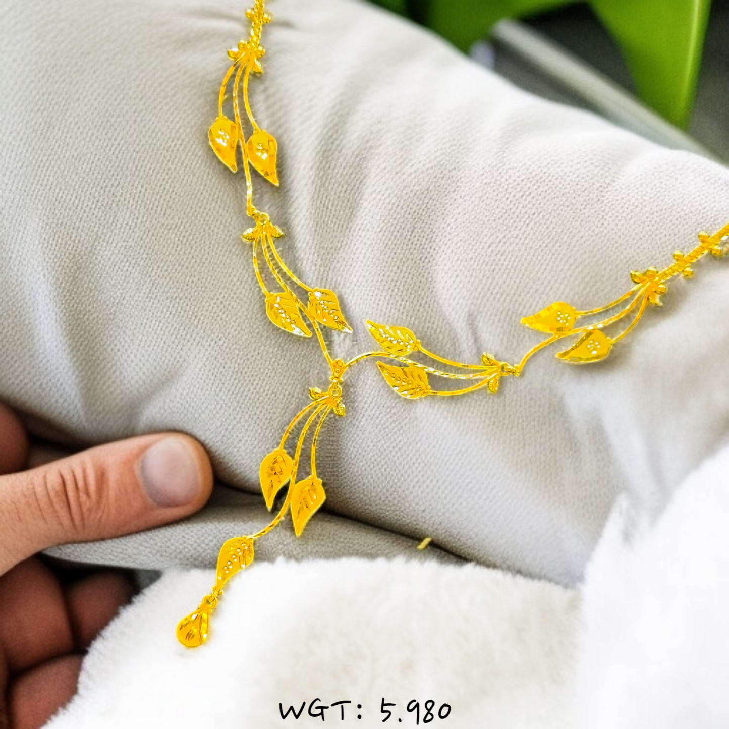 RAJLAXMI WGT: 5.980 GM APPROX HUID HALLMARK 22KT GOLD NECKLACE 1 PIECE WITH ADJUSTABLE TASSEL.