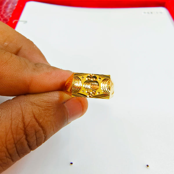 SIZE:23 (WGT: 1.850 GRAM APPROX) BIS CERTIFIED HUID HALLMARK 916 22KT GOLD GENTS FINGER RING FOR MENS 1 PIECE.