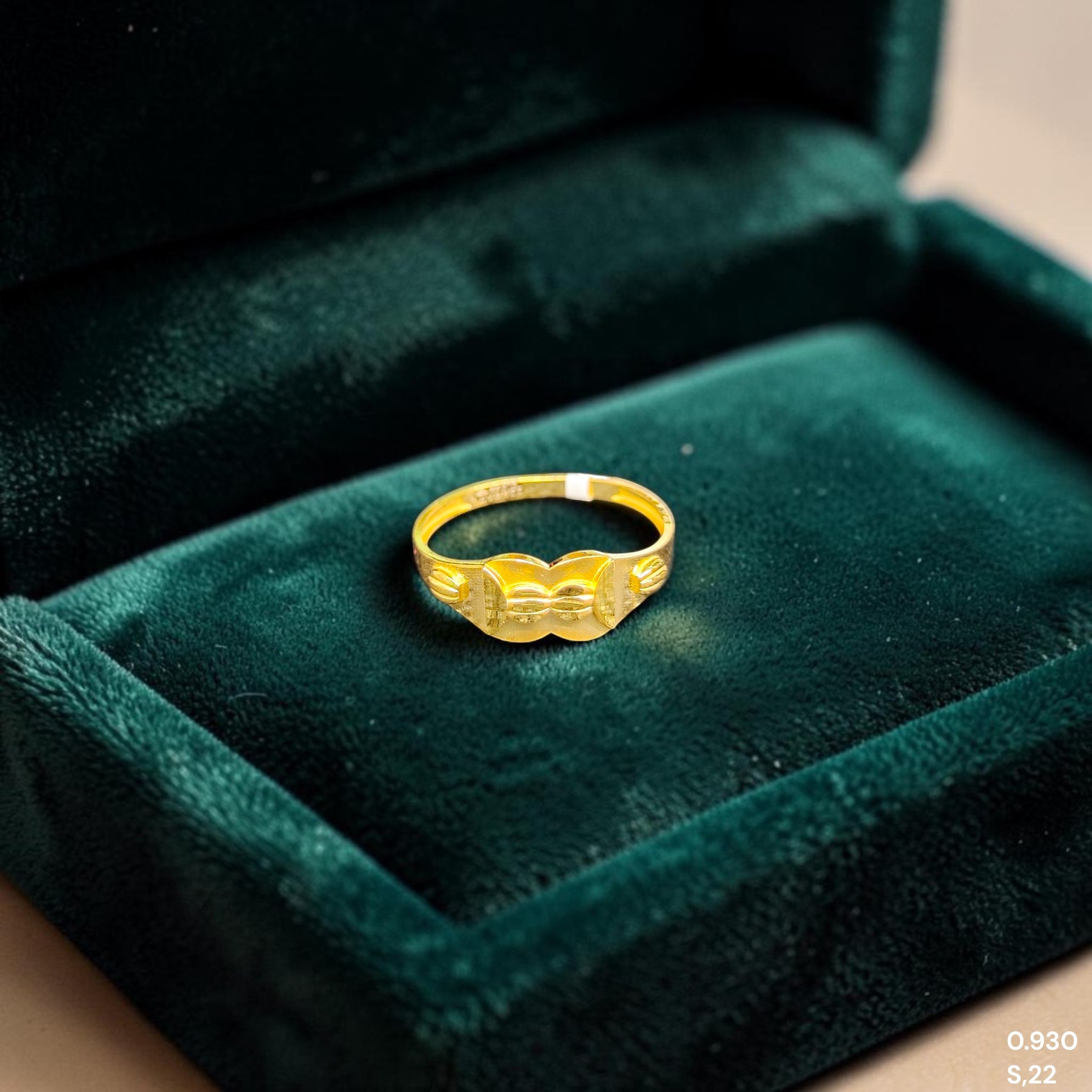 GENTS RING- TRJ (SIZE:22) WGT: 0.930 GM APPROX BIS CERTIFIED HUID HALLMARK 375 9KT GOLD FINGER RING FOR MEN 1 PIECE.