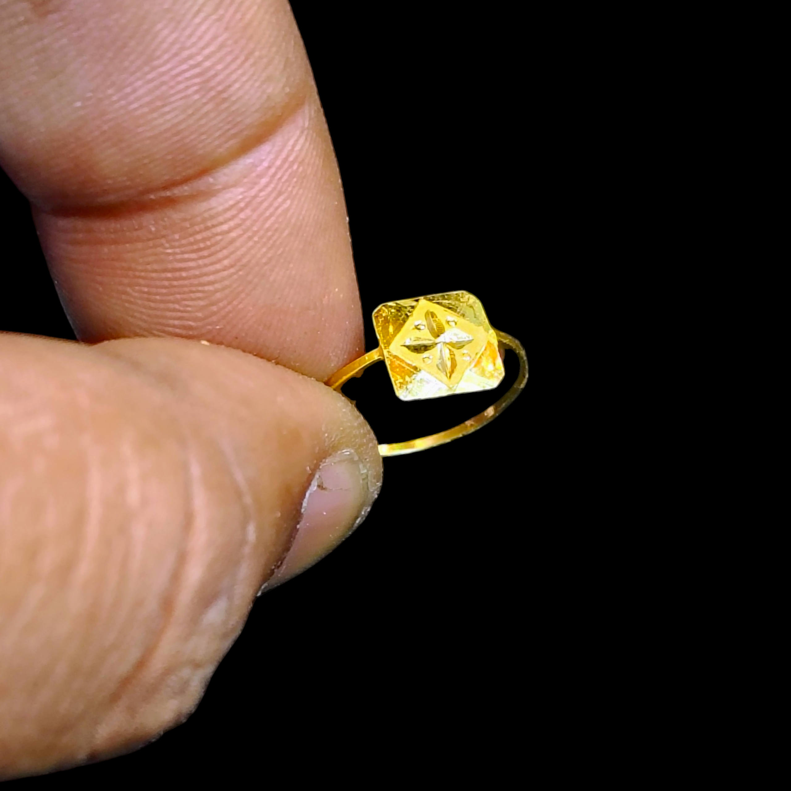 (GBJ) TRJ WGT: 0.240 GM APPROX 22KT HUID HALLMARK GOLD BABY FINGER RING 1 PIECE FOR RICE CEREMONY & BIRTHDAY.