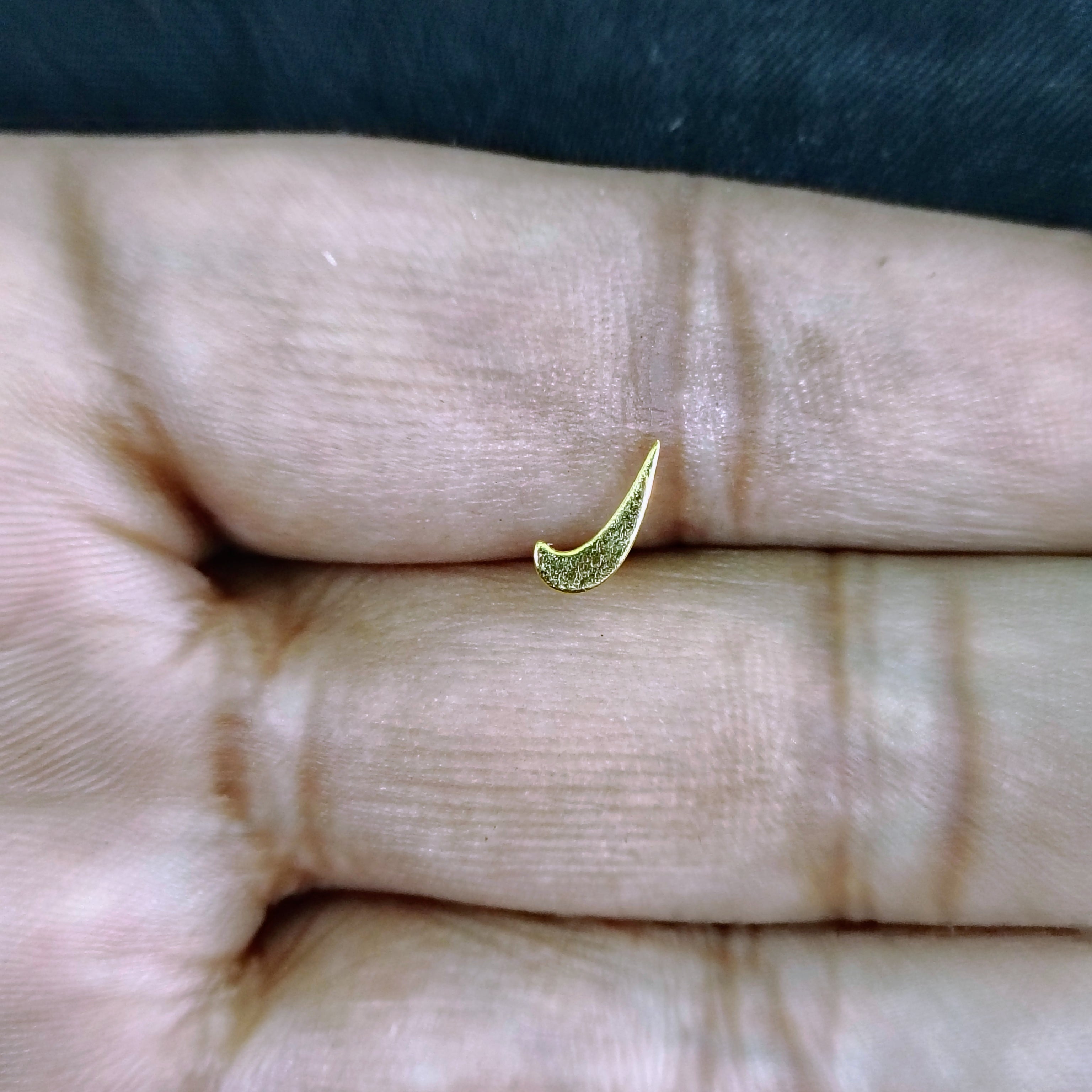 STUD EARRING BOYS- WGT: 0.160 GM APPROX BIS CERTIFIED HUID HALLMARK 9KT GOLD STUD EARRINGS FOR MEN (SINGLE PIECE) FOR REGULAR USE.