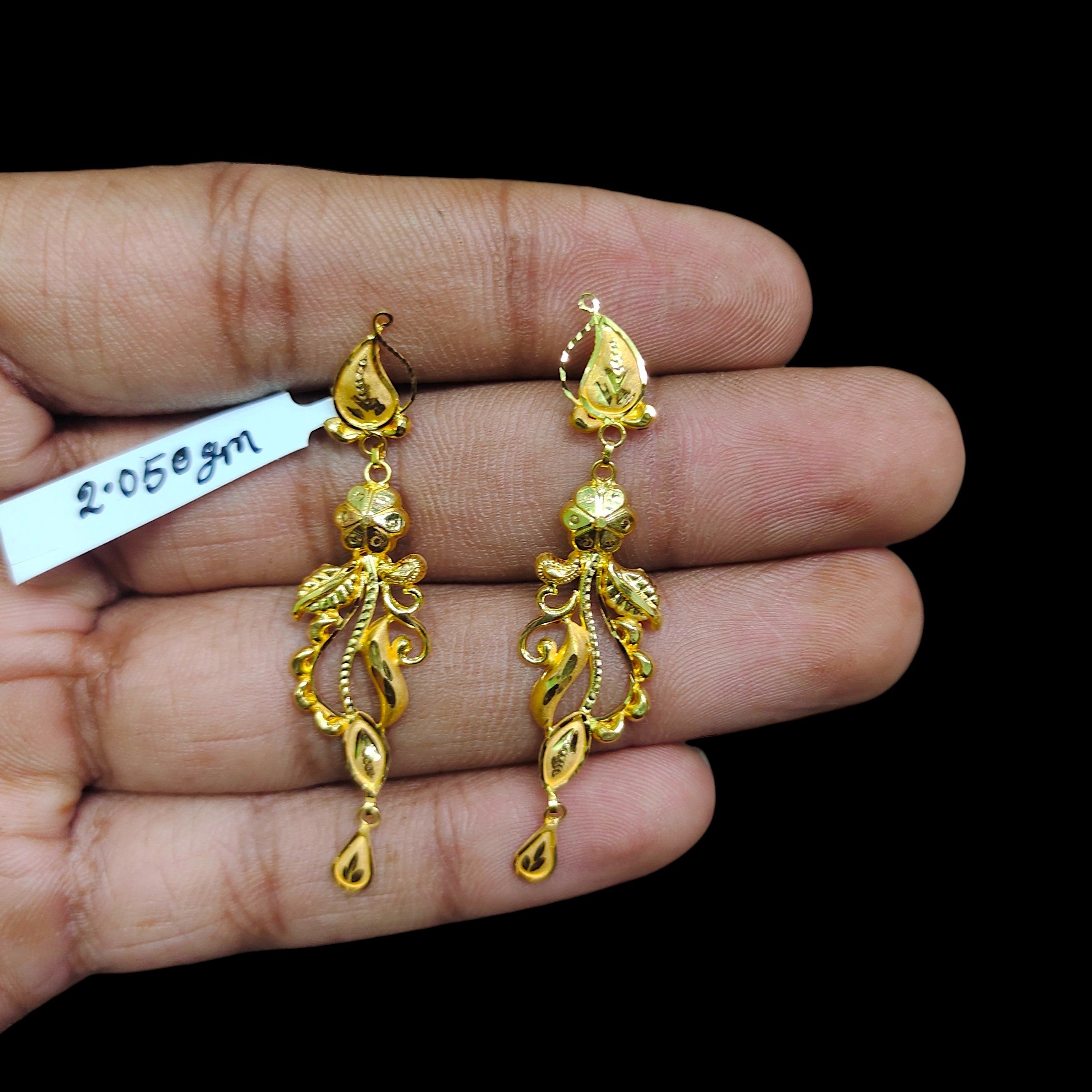 GOLD EARRINGS- BIS CERTIFIED WGT: 2.050 GM APPROX HUID HALLMARK 916 22KT GOLD EARRINGS 1 PAIR FOR WOMEN.