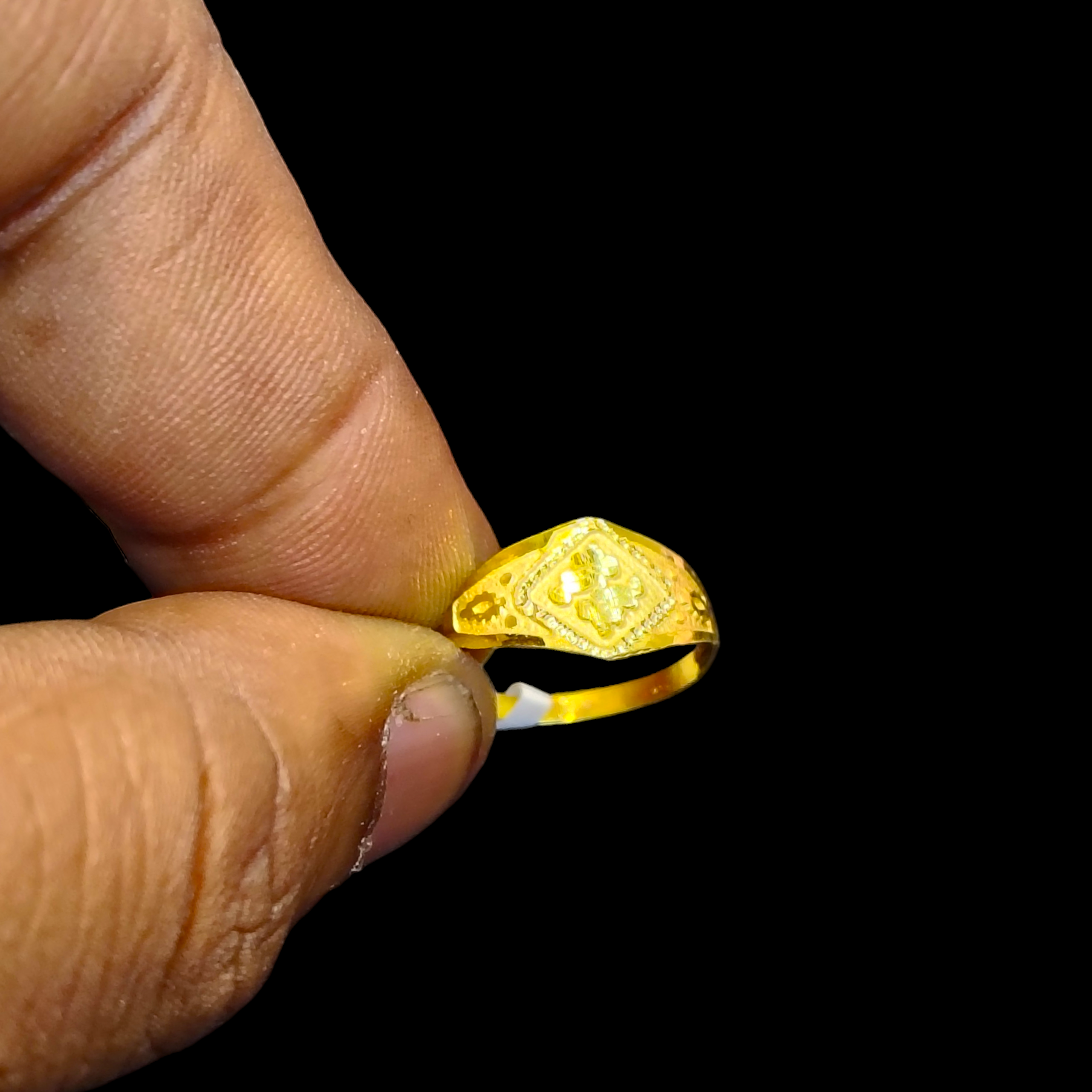 (GBJ) TRJ WGT: 0.290 GM APPROX 375 9KT HUID HALLMARK GOLD BABY FINGER RING 1 PIECE FOR RICE CEREMONY & BIRTHDAY.