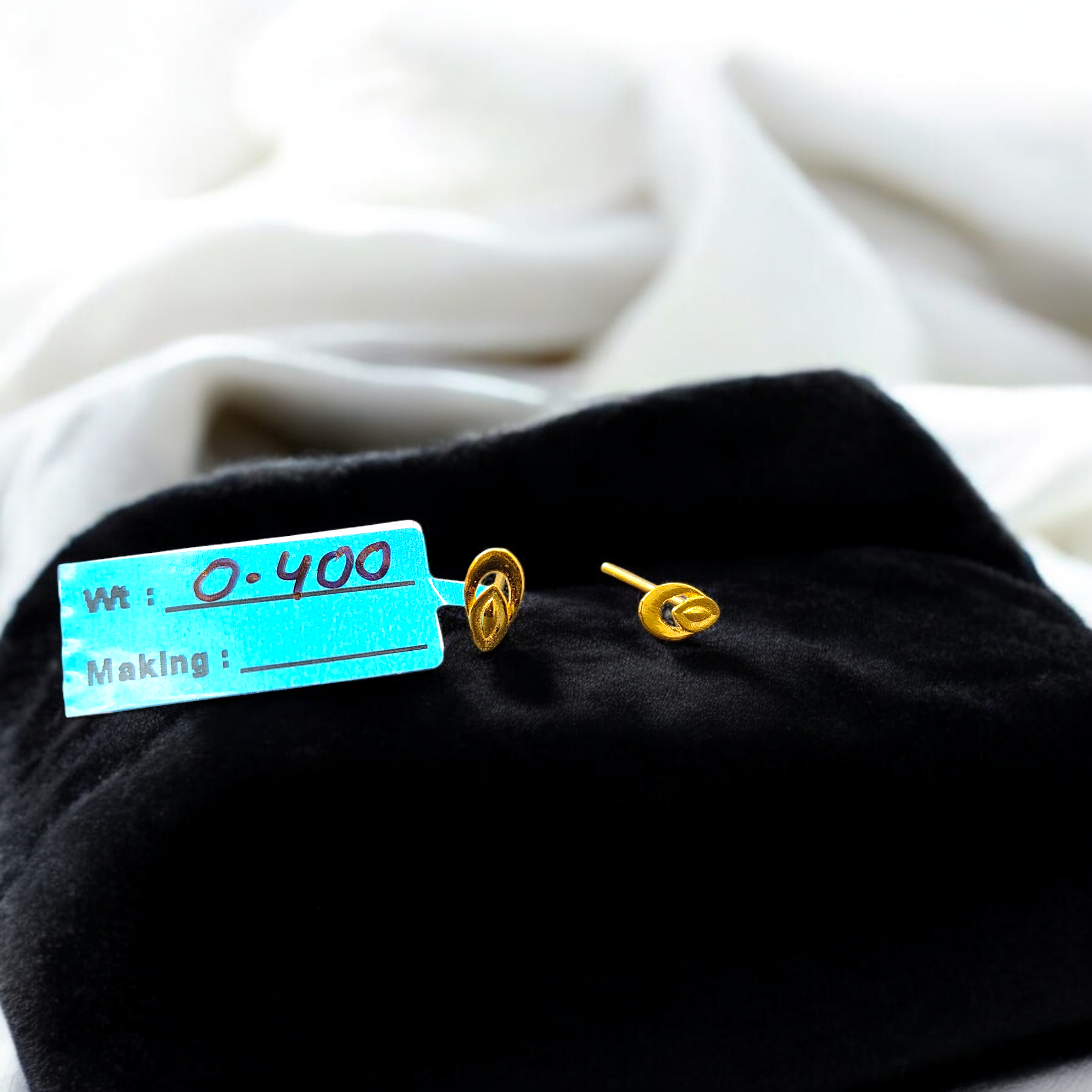 BABY JEWELLERY STUD EARRING- TRJ BABY TOPS WGT: 0.400 GM APPROX BIS CERTIFIED HUID HALLMARK 9KT GOLD STUD EARRINGS FOR WOMEN 1 PAIR FOR REGULAR USE.