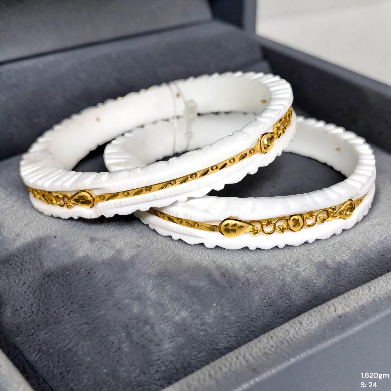 GSB9K- SIZE:24 (WGT: 1.620 GM APPROX) BIS CERTIFIED HUID HALLMARK 375 9KT GOLD SAKHA BADHANO 1 PAIR FOR WOMEN (CHILA PATH DESIGN) NOT FOR REGULAR USE. (MGNK38)-(2SXJSH)
