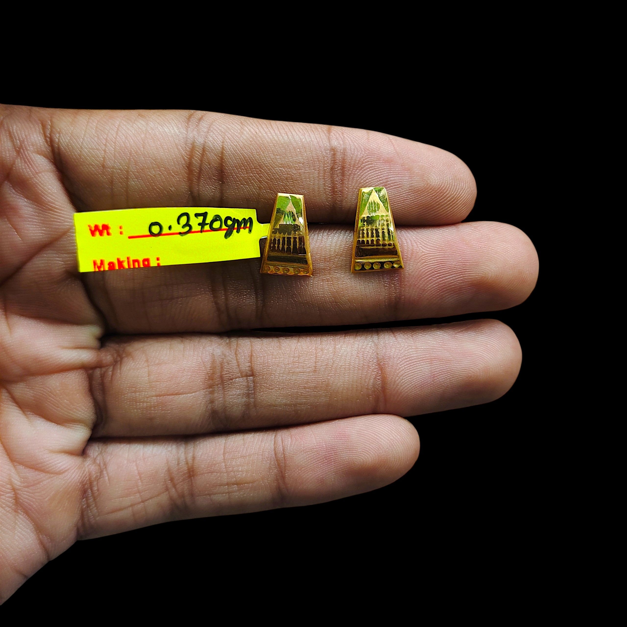GOLD TOPS- BIS CERTIFIED (WGT: 0.370 GM APPROX) HUID HALLMARK 375 9KT GOLD TOPS 1 PAIR BEST FOR MARRIAGE GIFT.