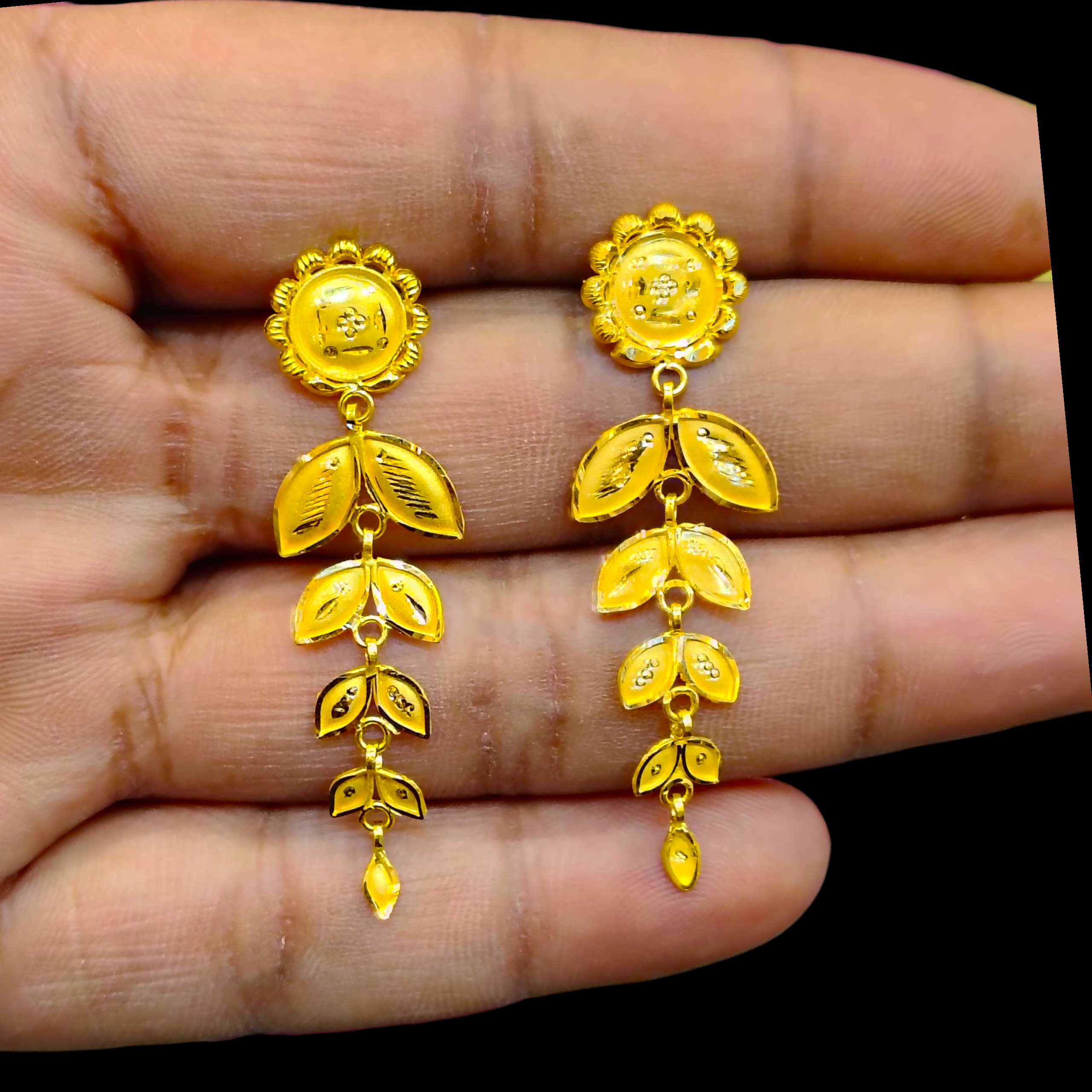 (GER22) BIS CERTIFIED WGT: 2.520 GM APPROX HUID HALLMARK 916 22KT GOLD EARRINGS KANBALA 1 PAIR FOR WOMEN.
