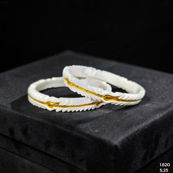 GSB9K- (2HAZ1F)-(FJJI49) (SIZE:25) (WGT: 1.620 GM APPROX) BIS CERTIFIED HUID HALLMARK 375 9KT GOLD SAKHA BADHANO 1 PAIR FOR WOMEN (CHILA PATH DESIGN) NOT FOR REGULAR USE.