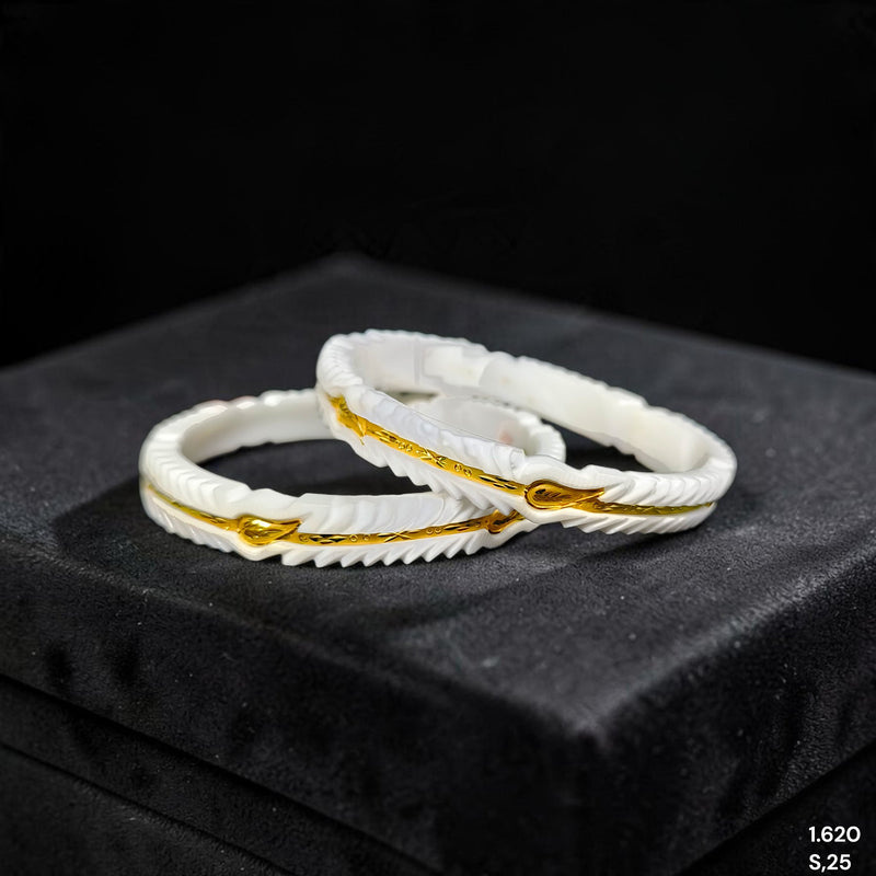GSB9K- (2HAZ1F)-(FJJI49) (SIZE:25) (WGT: 1.620 GM APPROX) BIS CERTIFIED HUID HALLMARK 375 9KT GOLD SAKHA BADHANO 1 PAIR FOR WOMEN (CHILA PATH DESIGN) NOT FOR REGULAR USE.