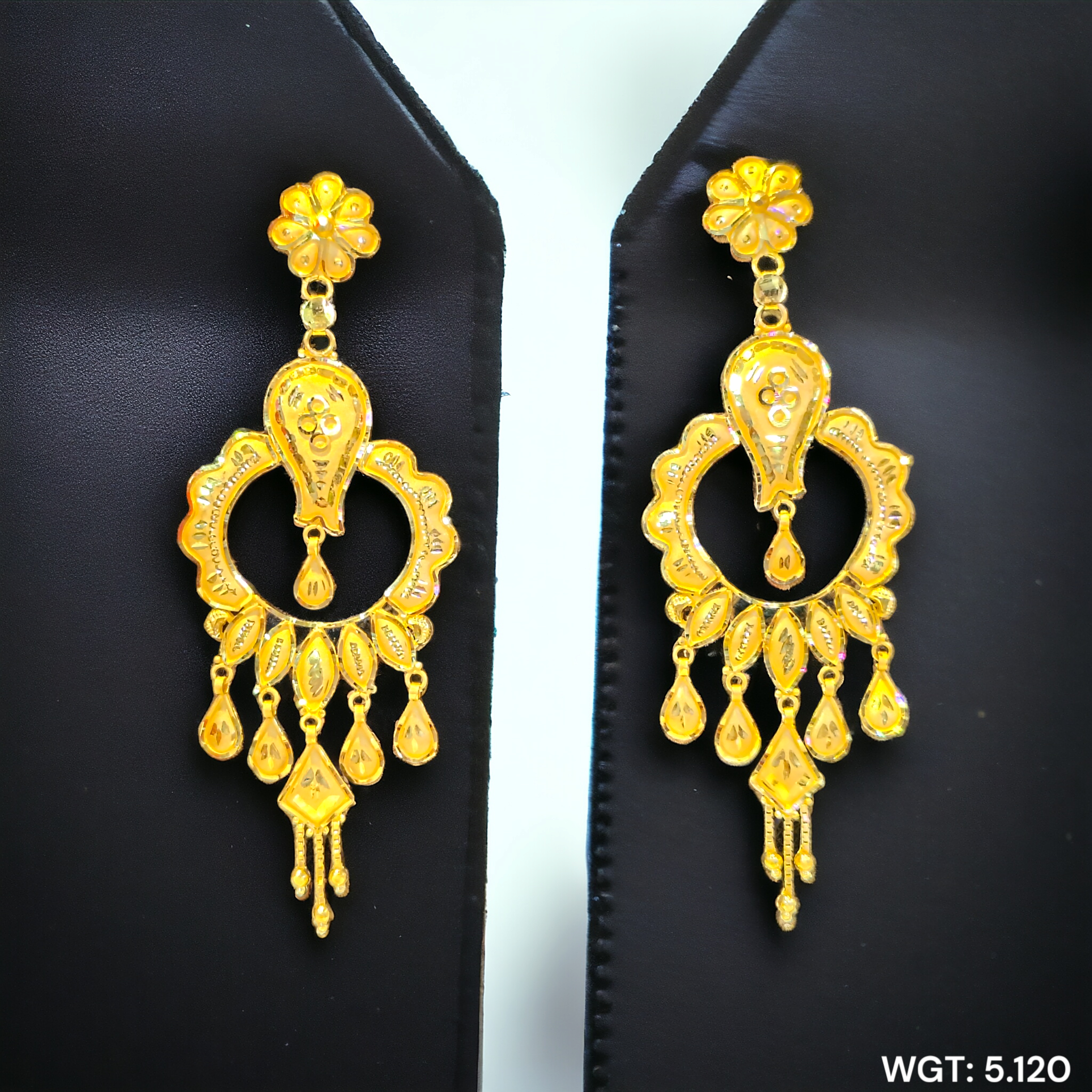 (GEK) TRJ WGT: 5.120 GM APPROX HUID HALLMARK 22KT GOLD EARRINGS KANBALA 1 PAIR FOR WOMEN.