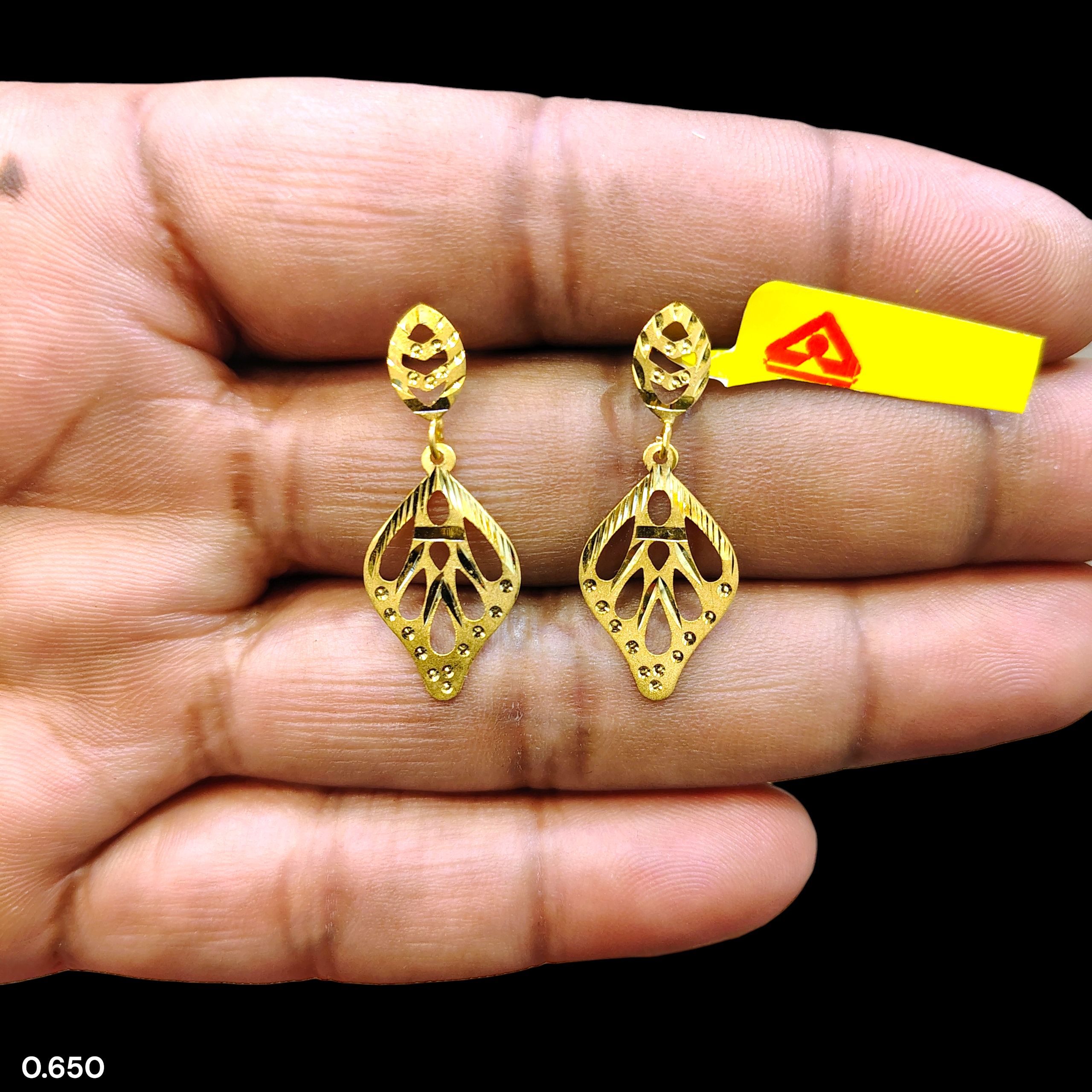 GOLD EARRINGS- WGT: 0.650 GM APPROX BIS CERTIFIED HUID HALLMARK 9KT GOLD EARRINGS 1 PAIR FOR WOMEN.