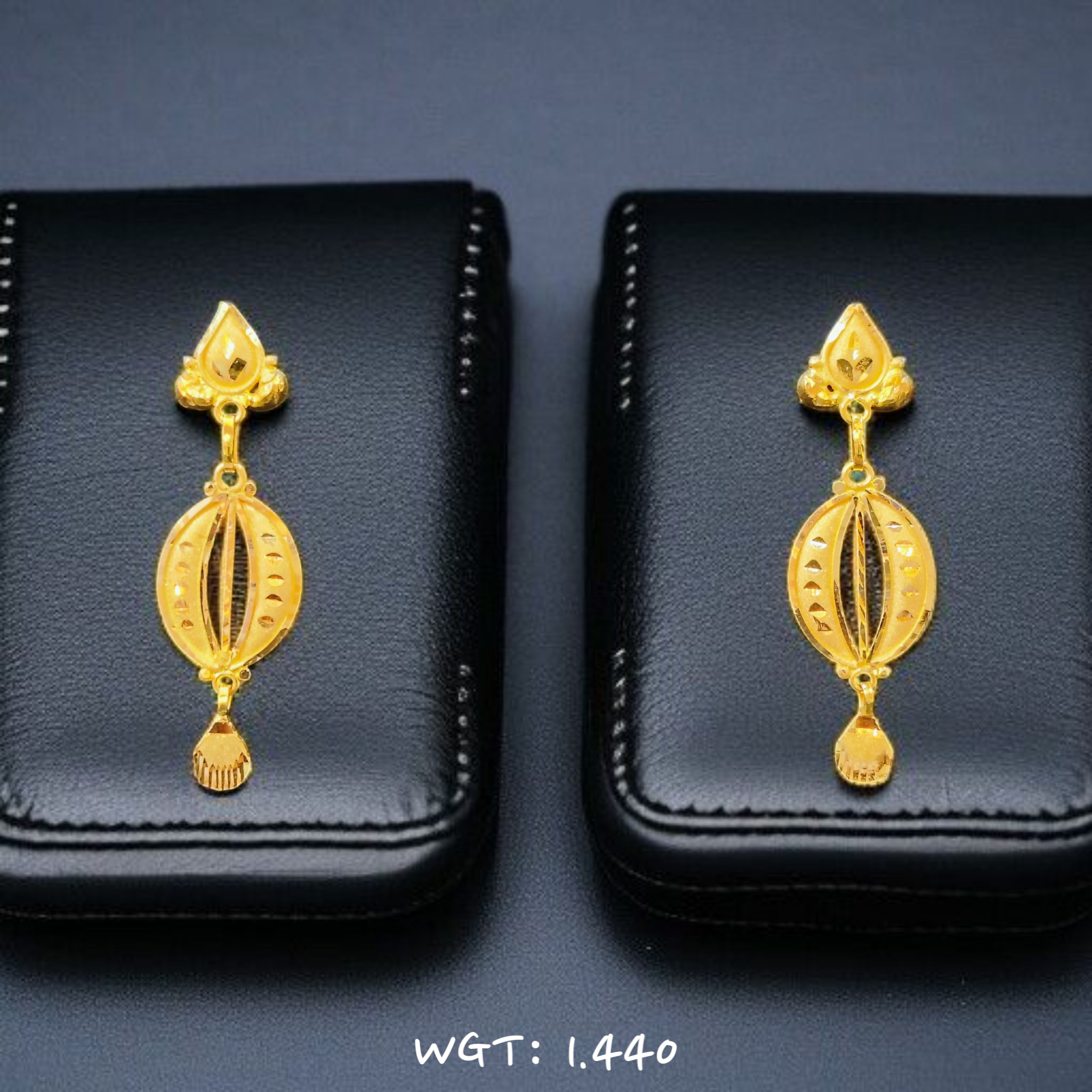 (GER22) TRJ WGT: 1.440 GM APPROX HUID HALLMARK 22KT GOLD EARRINGS 1 PAIR FOR WOMEN.