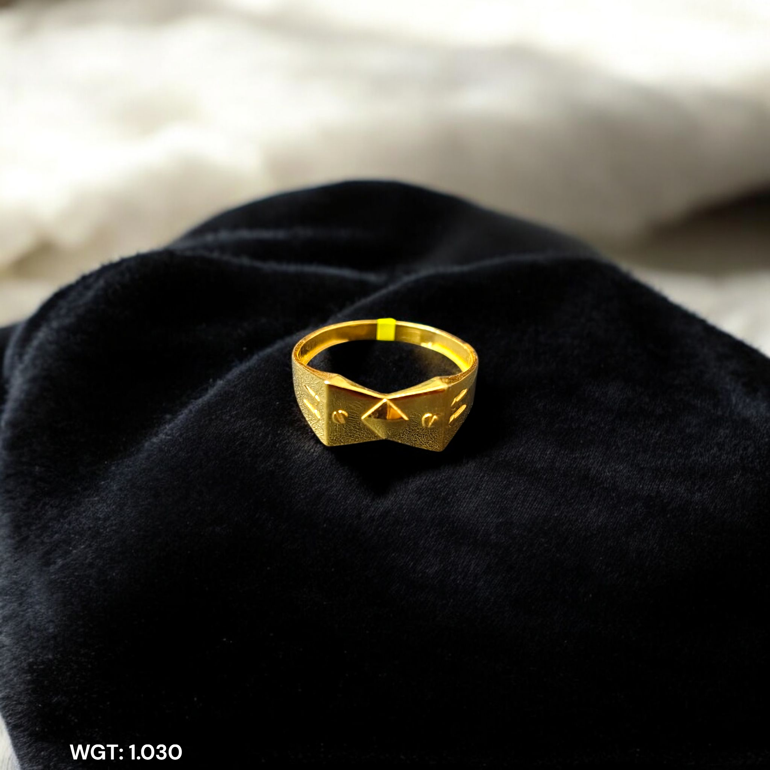 (GGFR9) TRJ (SIZE: 20) WGT: 1.030 GM APPROX BIS CERTIFIED HUID HALLMARK 9KT GOLD FINGER RING FOR MEN 1 PIECE FOR REGULAR USE.