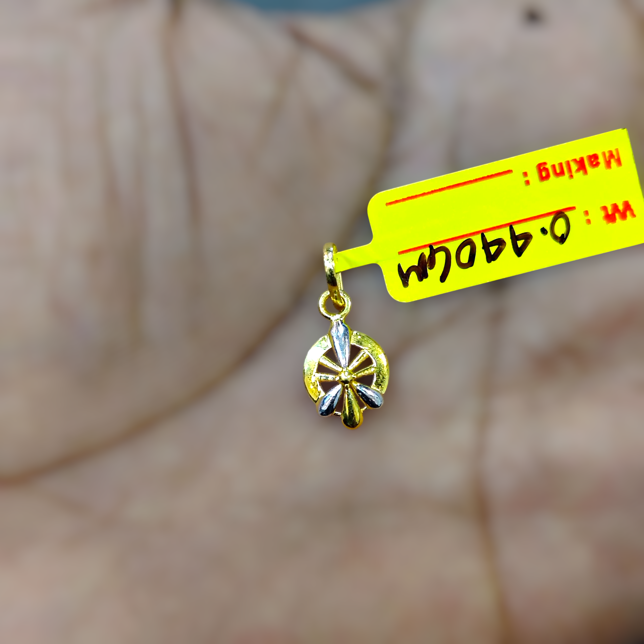 (GLC9) TRJ WGT: 0.440 GM APPROX BIS CERTIFIED HUID HALLMARK 9KT GOLD LOCKET FOR WOMEN 1 PIECE  FOR REGULAR USE CHAIN NOT INCLUDED.