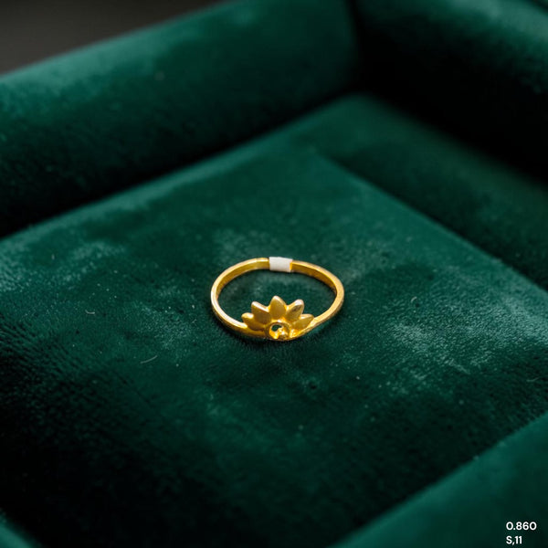 LADIES RING- (SIZE: 11) WGT: 0.860 GM APPROX 14KT HALLMARK GOLD RING FOR WOMEN 1 PIECE.