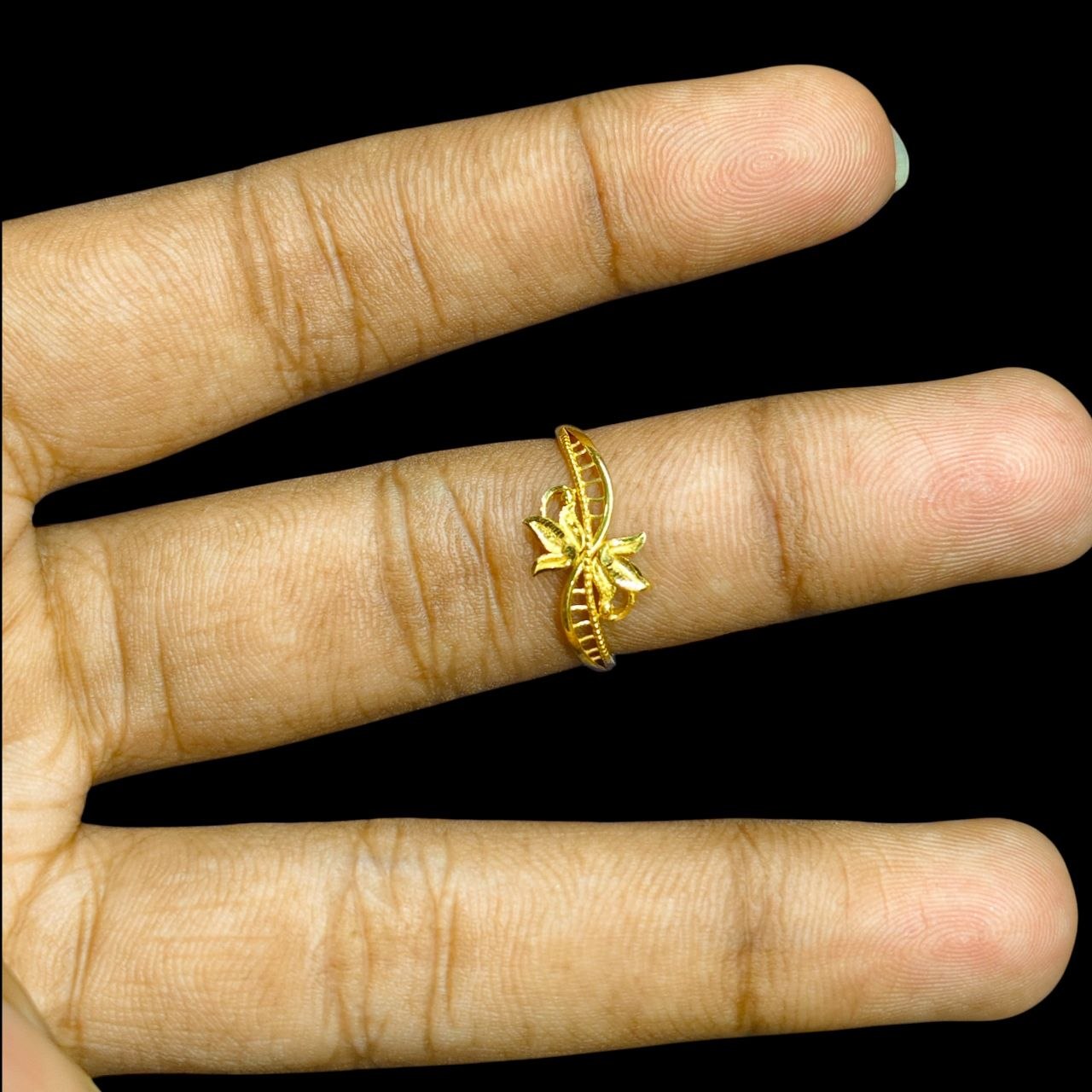 LADIES RING- (SIZE: 15) WGT: 1.100 GM APPROX BIS CERTIFIED HUID HALLMARK 916 22KT GOLD RING FOR WOMEN 1 PIECE.