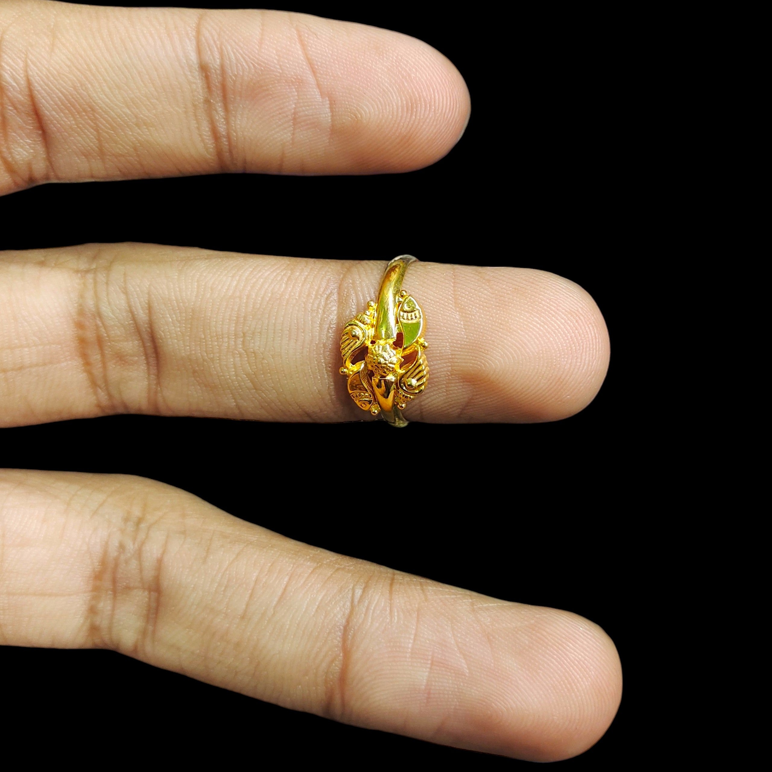 LADIES RING- (SIZE: 11) WGT: 0.370 GM APPROX BIS CERTIFIED HUID HALLMARK 9KT GOLD THUMB RING FOR UNISEX 1 PIECE.
