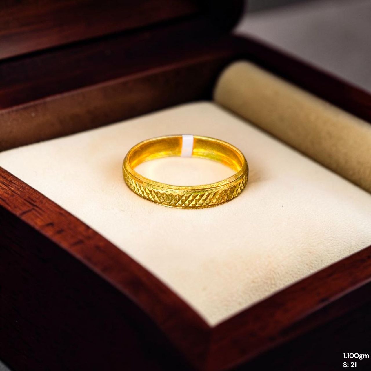 LADIES RING- (SIZE: 21) WGT: 1.100 GM APPROX BIS CERTIFIED HUID HALLMARK 9KT GOLD THUMB RING FOR UNISEX 1 PIECE.(RVCT24)