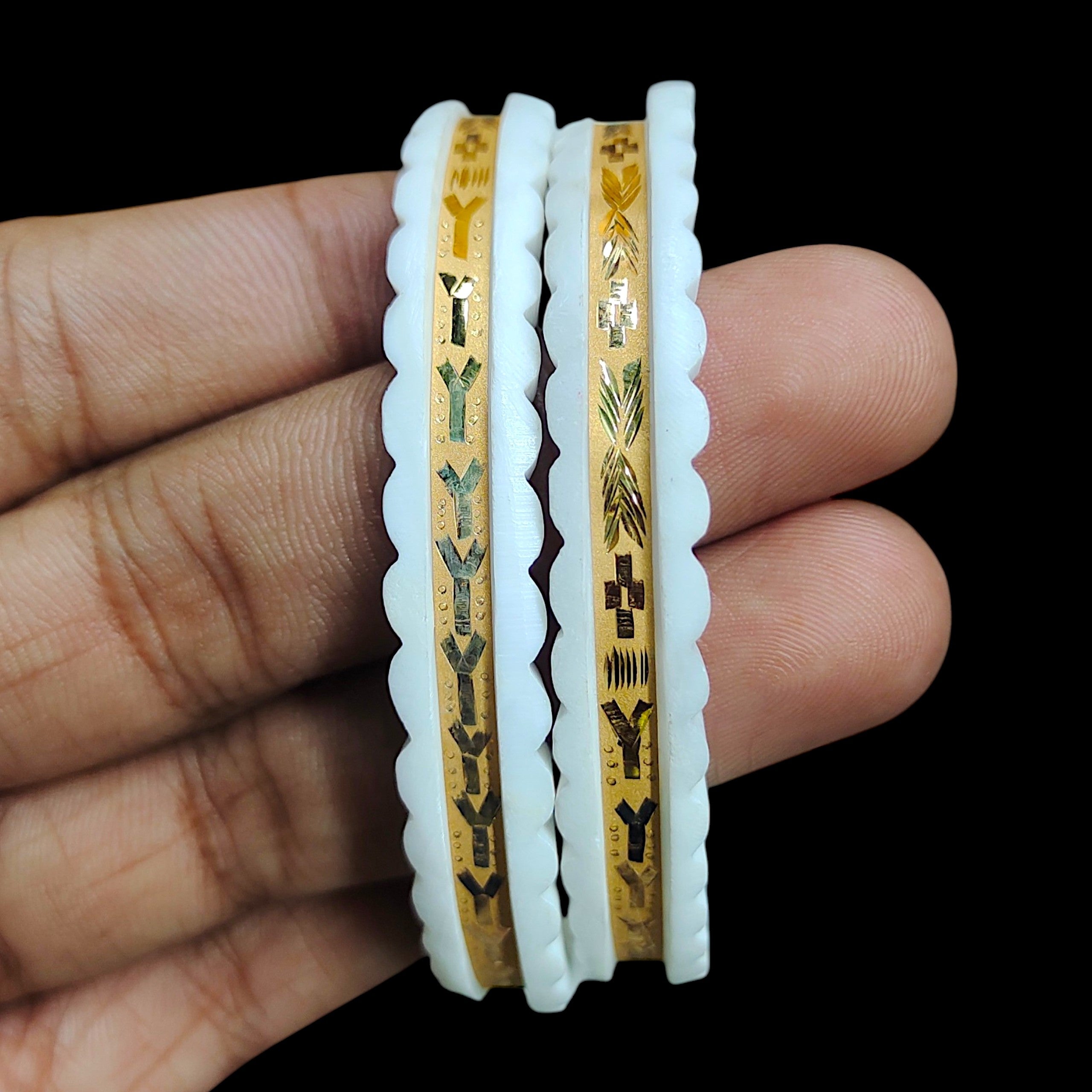 SAKHA BADHANO- (SIZE:24) WGT: 1.510 GM APPROX HUID HALLMARK 22KT GOLD SAKHA BADHANO BANGLES 1 PAIR DESIGN FOR REGULAR USE.