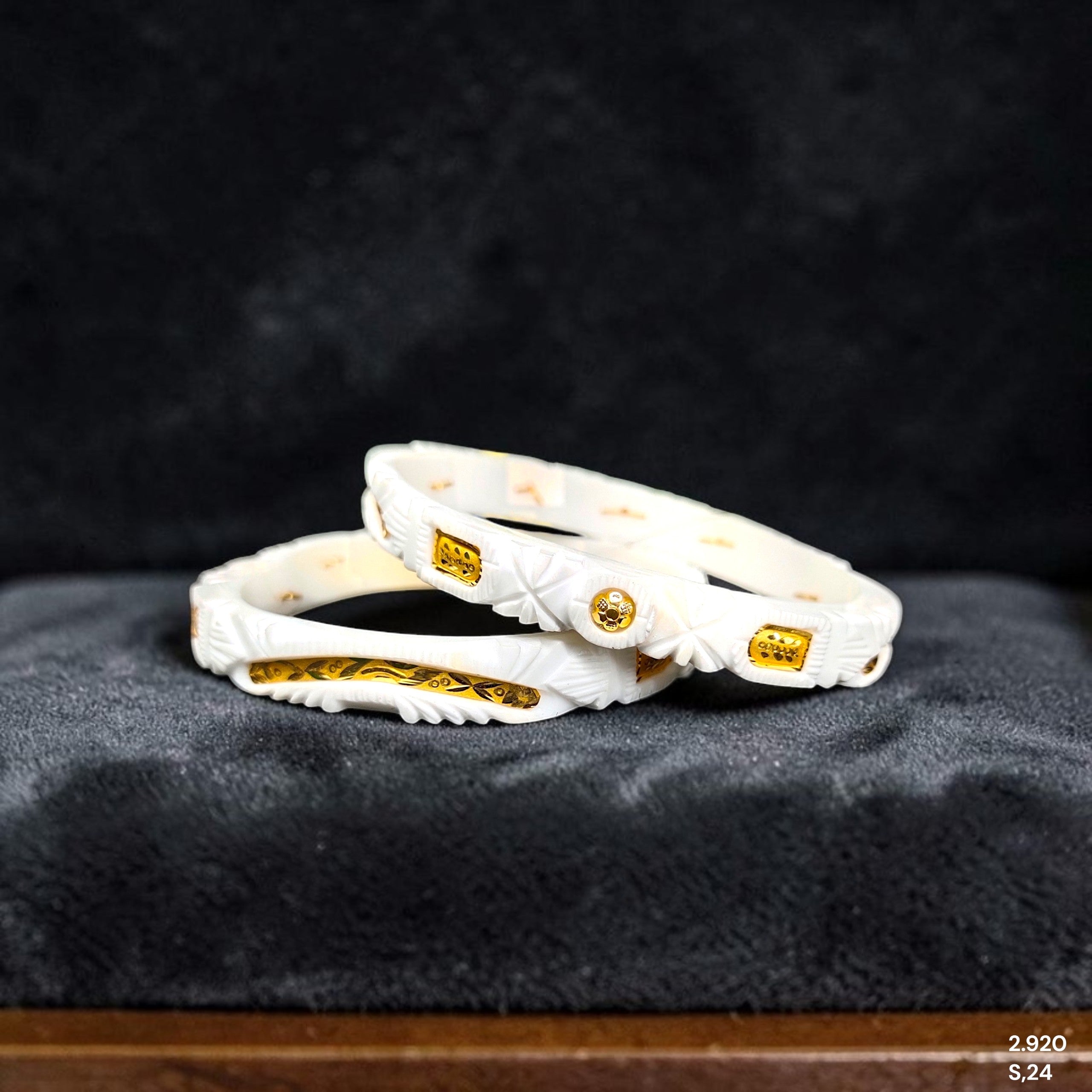 SAKHA BADHANO- (SIZE:24) WGT: 2.920 GM APPROX HUID HALLMARK 22KT GOLD SAKHA BADHANO BANGLES 1 PAIR DESIGN FOR REGULAR USE.