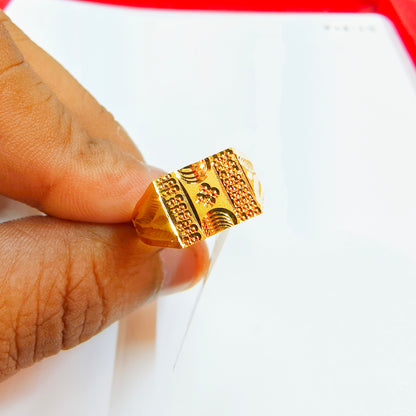 SIZE:23 (WGT: 1.620 GRAM APPROX) BIS CERTIFIED HUID HALLMARK 916 22KT GOLD GENTS FINGER RING FOR MENS 1 PIECE.