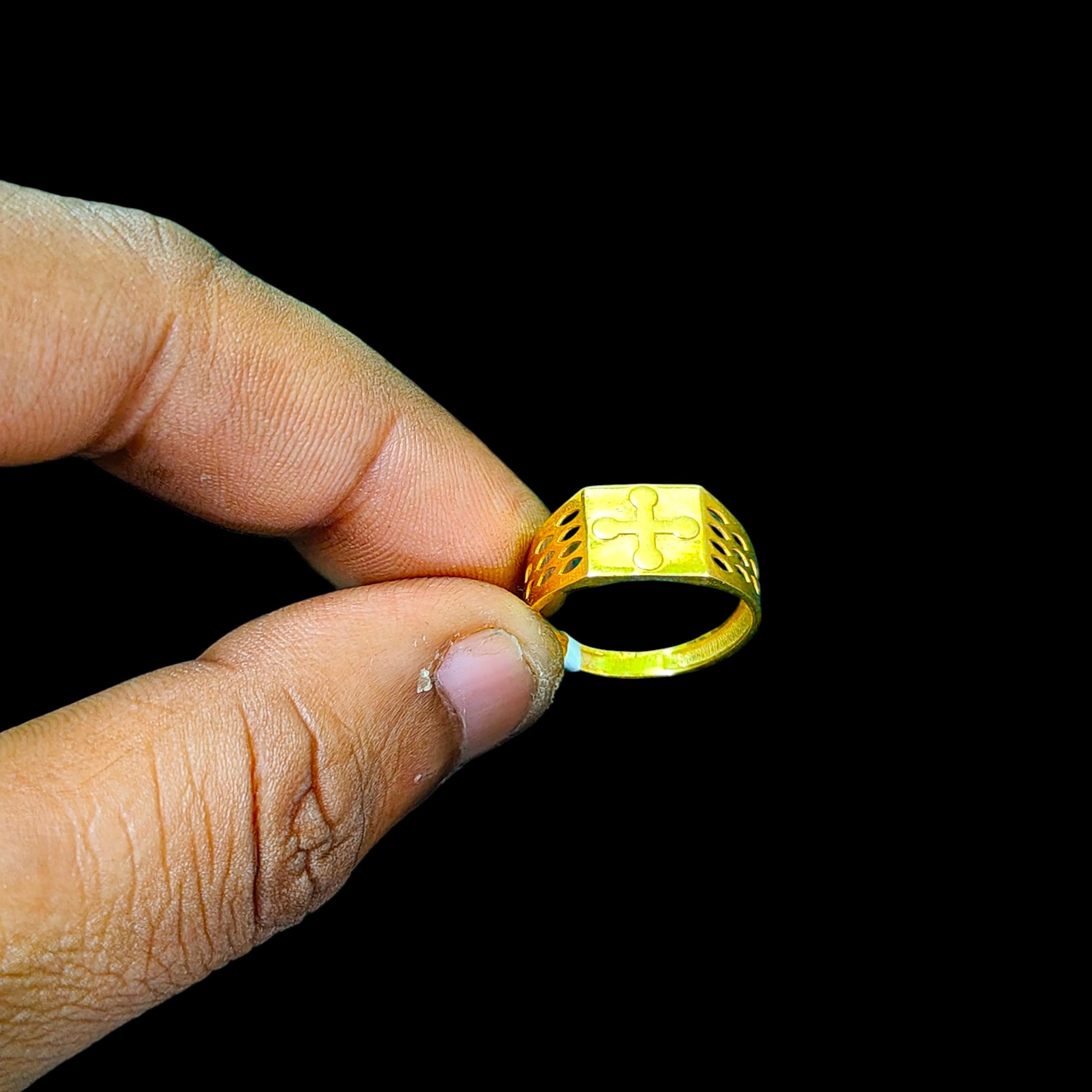 GENTS RING- TRJ (SIZE:14) WGT: 1.160 GM APPROX BIS CERTIFIED HUID HALLMARK 375 9KT GOLD FINGER RING FOR MEN 1 PIECE.