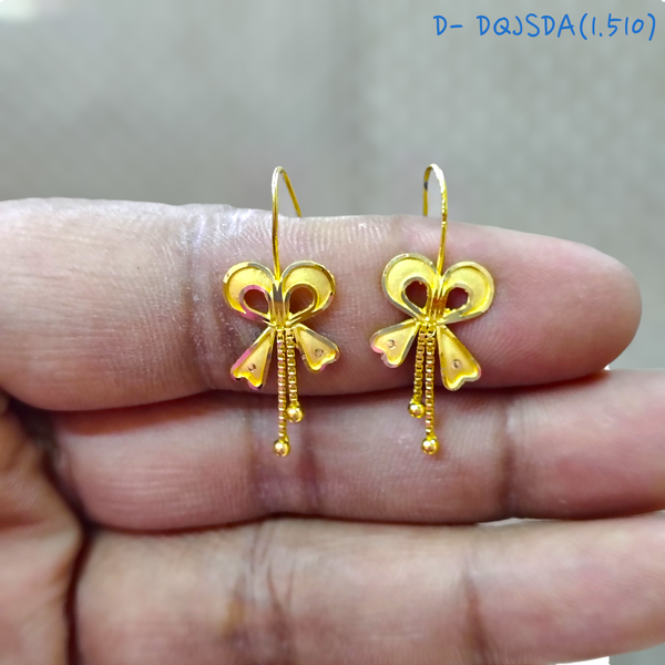 RAJLAXMI D- DQJSDA WGT: 1.510 GM APPROX HUID HALLMARK 916 22KT GOLD BOW EAR TOPS STUD 1 PAIR FOR REGULAR USE.