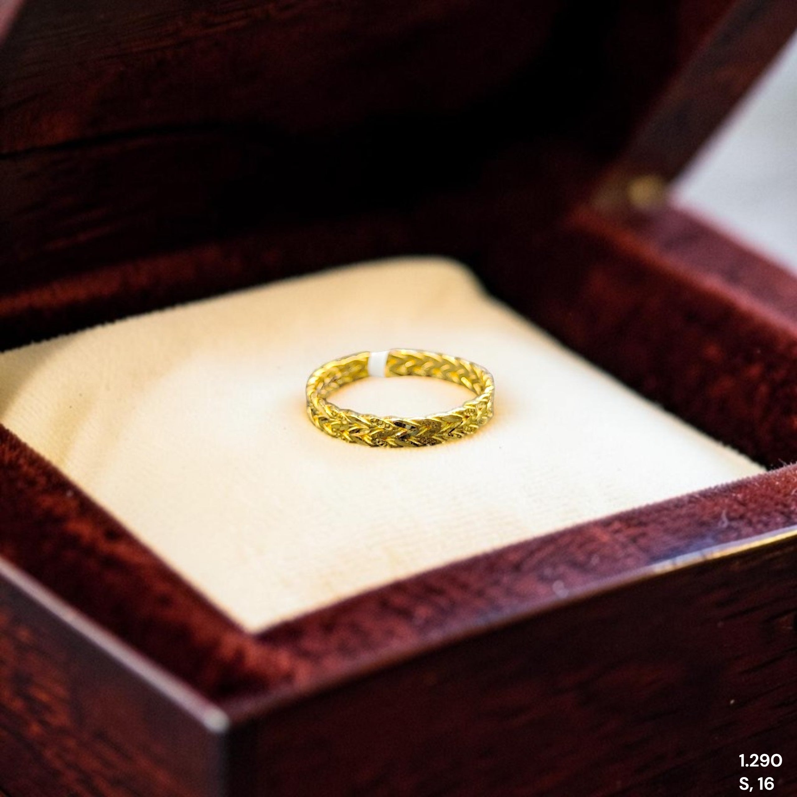 LADIES RING- (SIZE: 16) WGT: 1.290 GM APPROX BIS CERTIFIED HUID HALLMARK 9KT GOLD THUMB RING FOR UNISEX 1 PIECE.