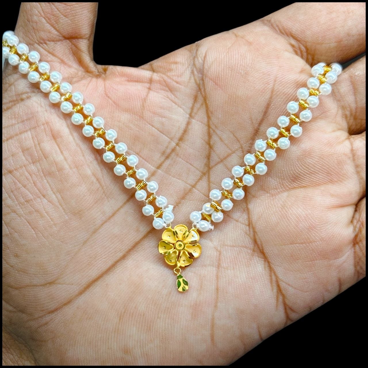 GMP22K- WGT: 0.550 GM APPROX CERTIFIED BIS HUID HALLMARK 916 22KT GOLD MOTI PENDANT 1 PIECE FOR WOMEN.
