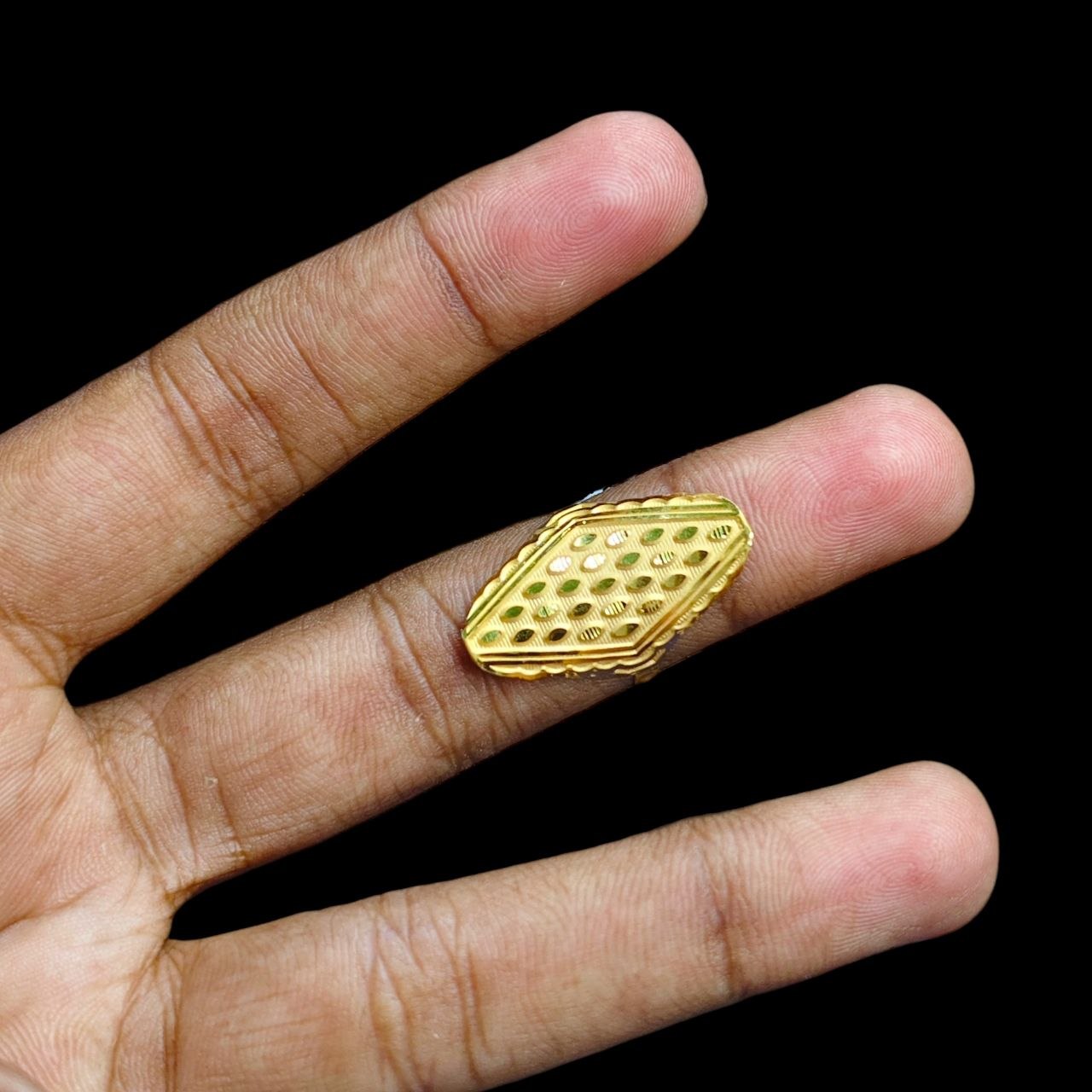 LADIES RING- (SIZE: 16) WGT: 0.690 GM APPROX BIS CERTIFIED HUID HALLMARK 9KT GOLD FINGER RING FOR WOMEN 1 PIECE