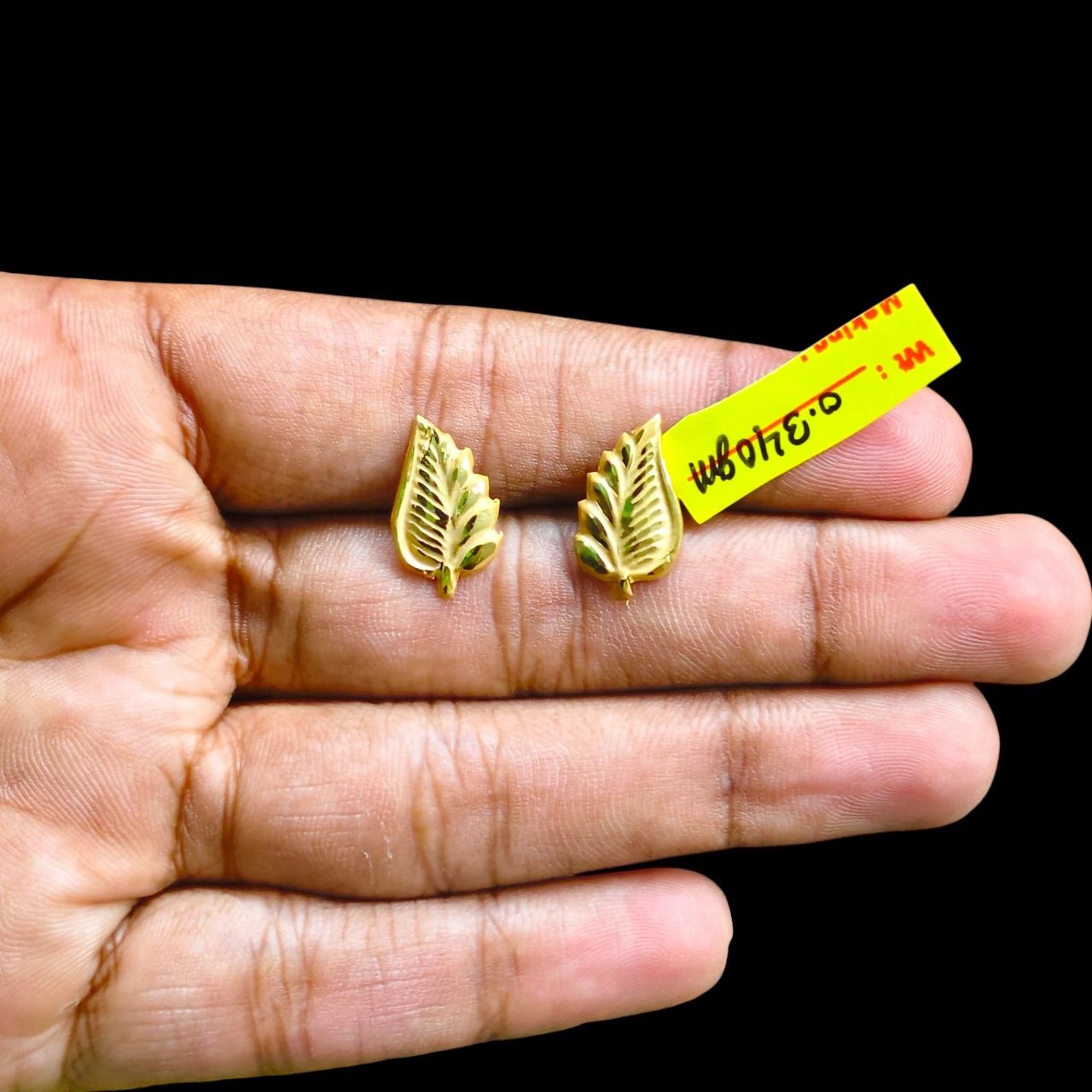 GOLD TOPS- BIS CERTIFIED (WGT: 0.340 GM APPROX) HUID HALLMARK 375 9KT GOLD TOPS 1 PAIR BEST FOR MARRIAGE GIFT.